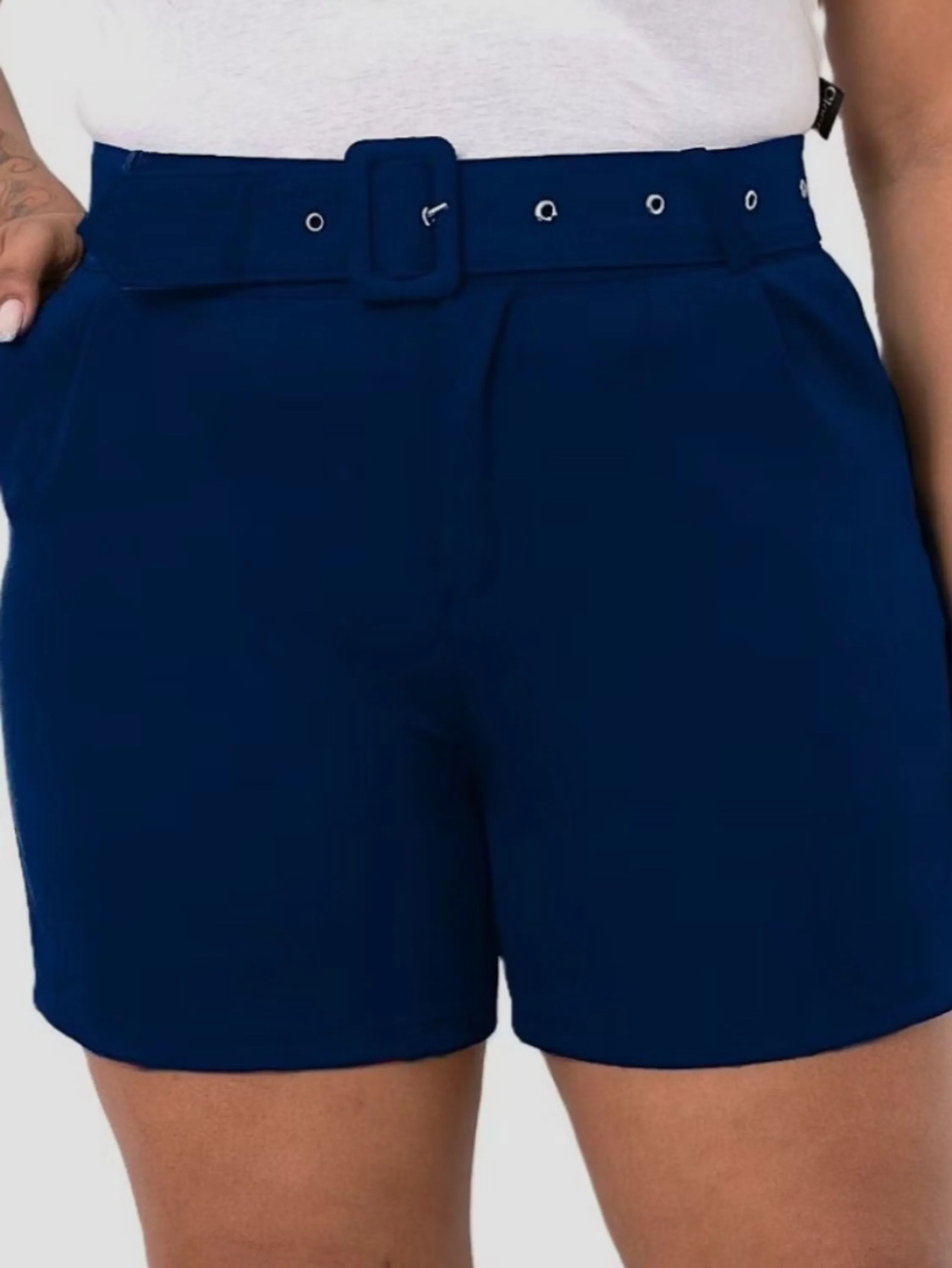 Short bermuda com cinto removível plus size