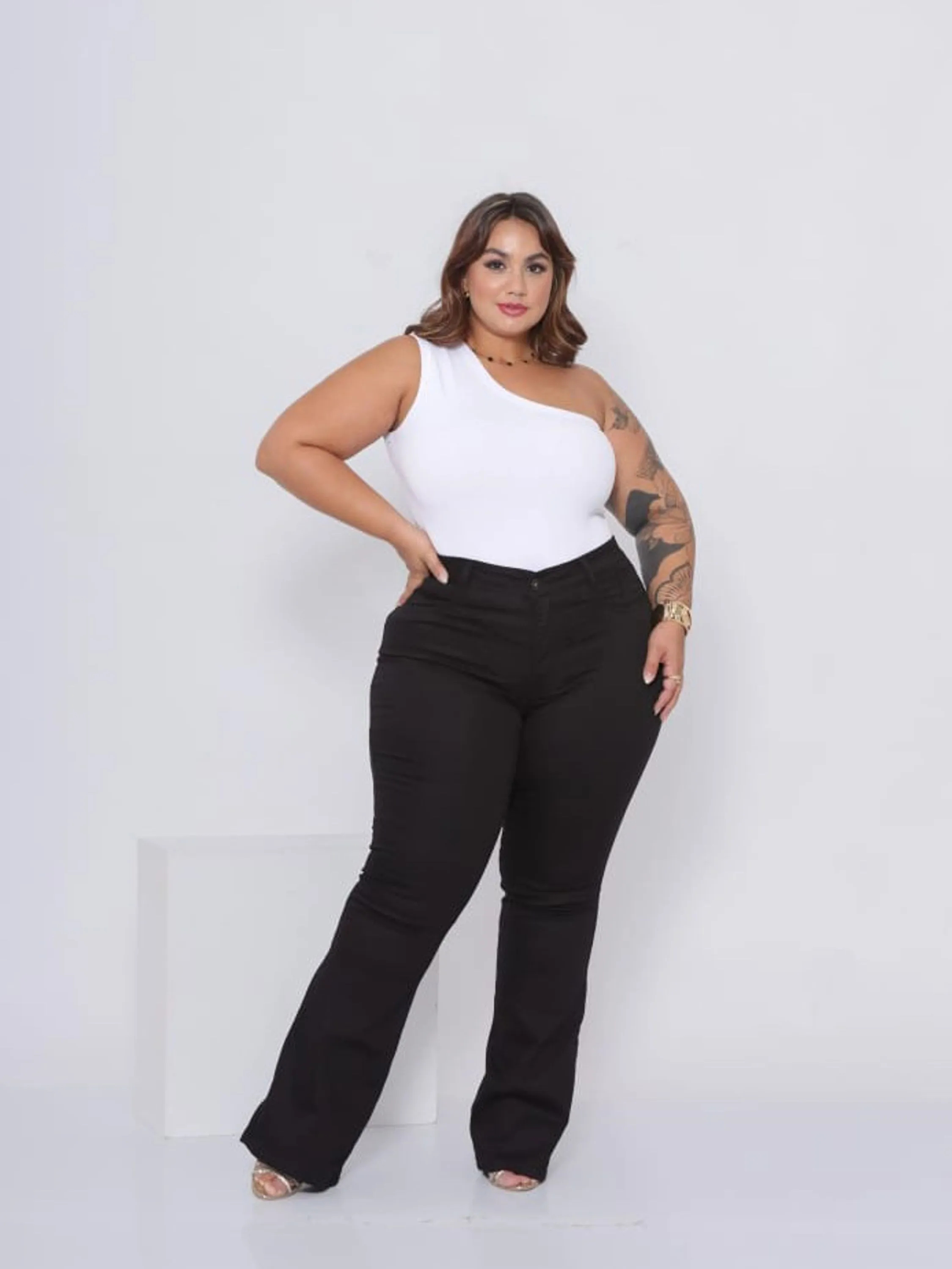 Calça preta flare