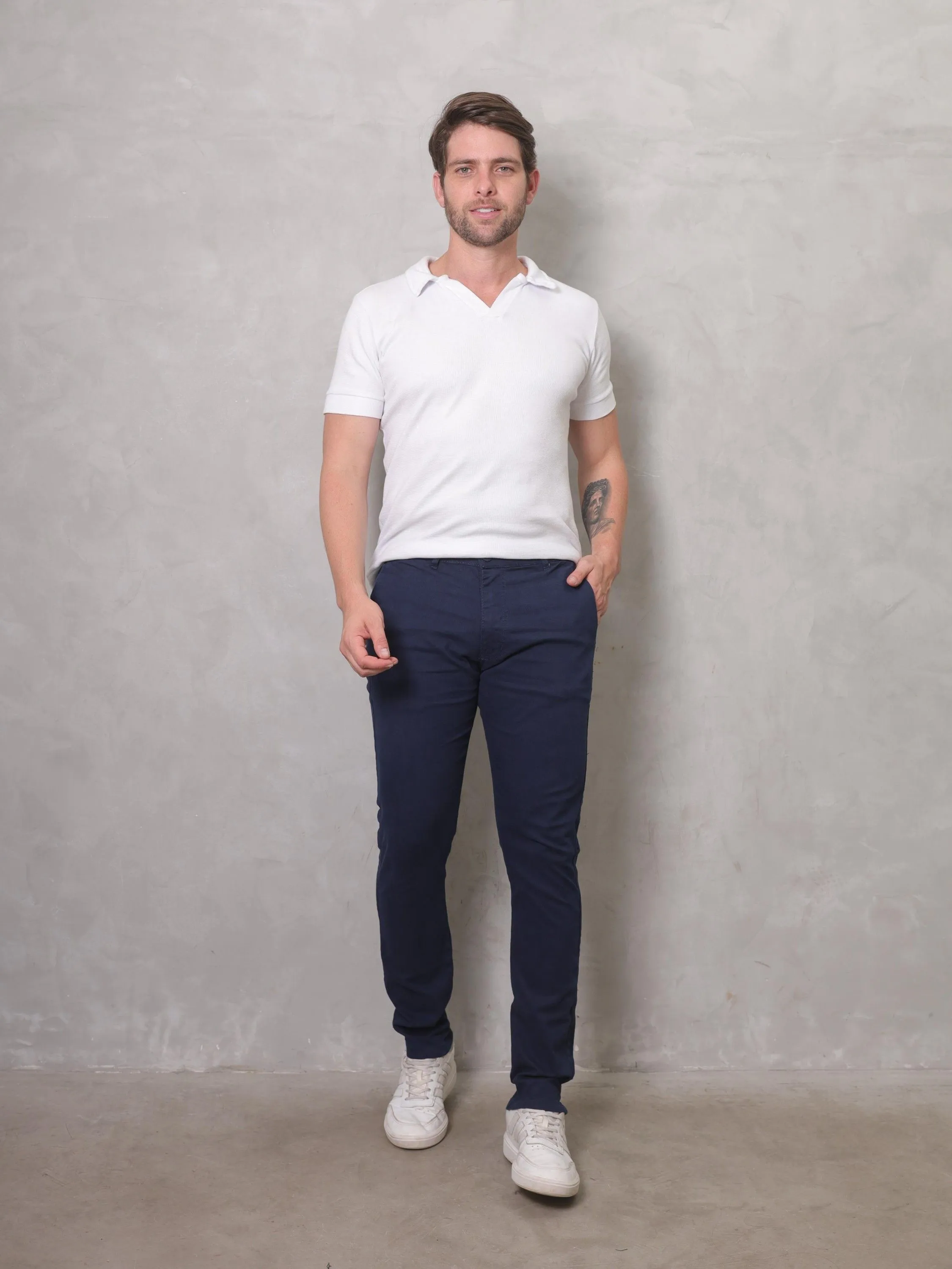 Calça sarja masculina na cor azul marinho