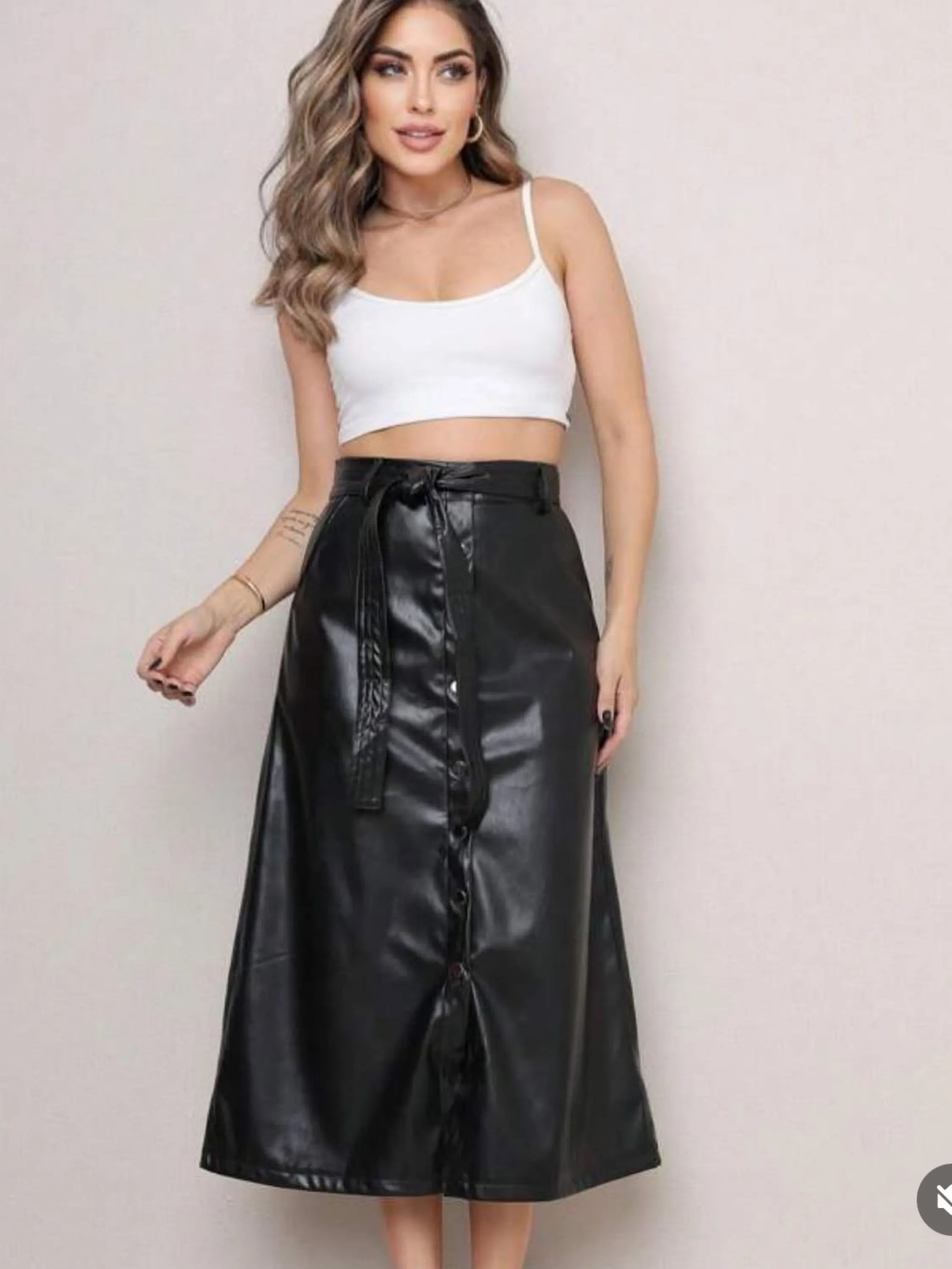 Saia de couro com botão #Panpan_fashion