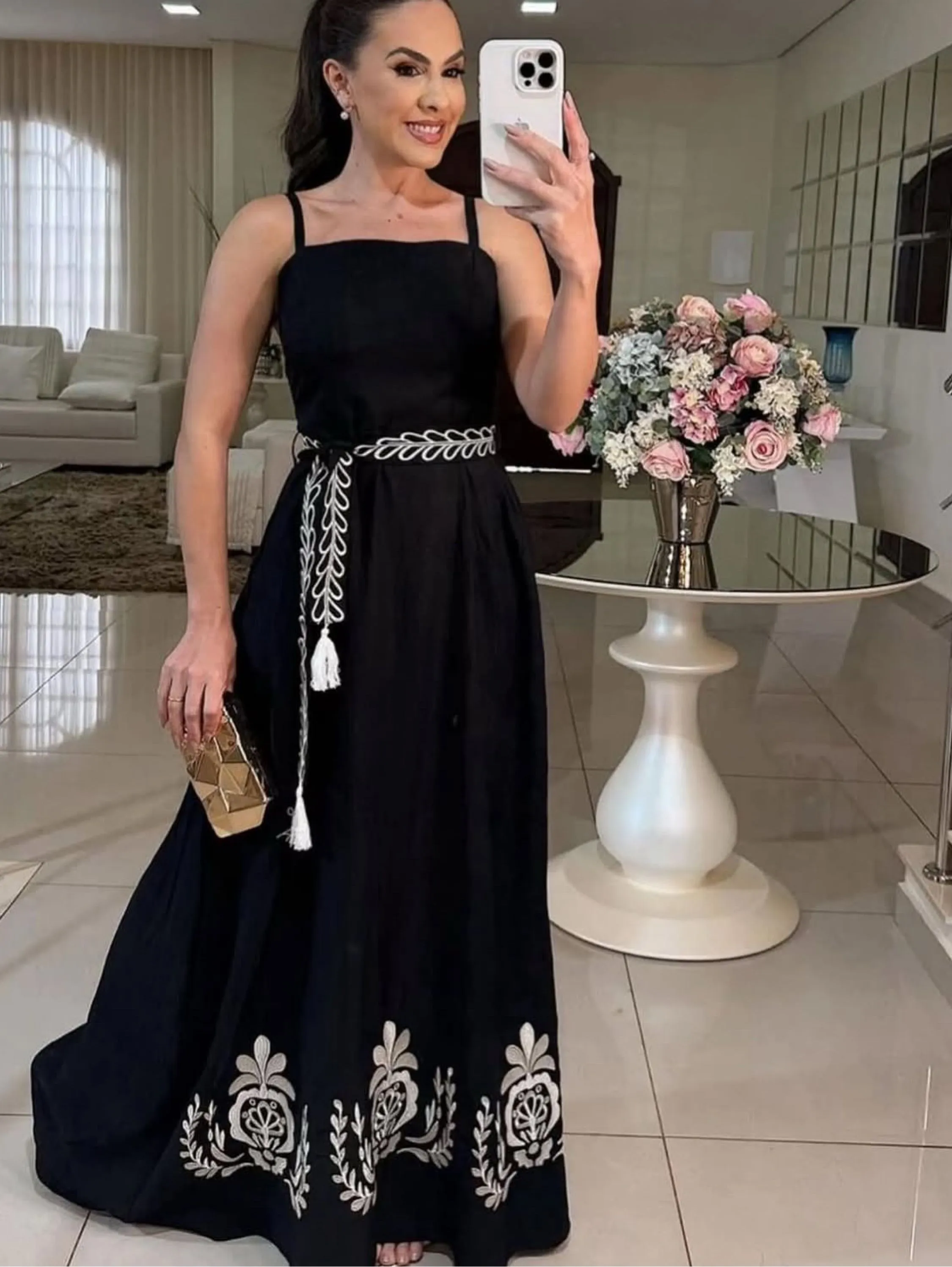 Vestido  bordado de poliéster