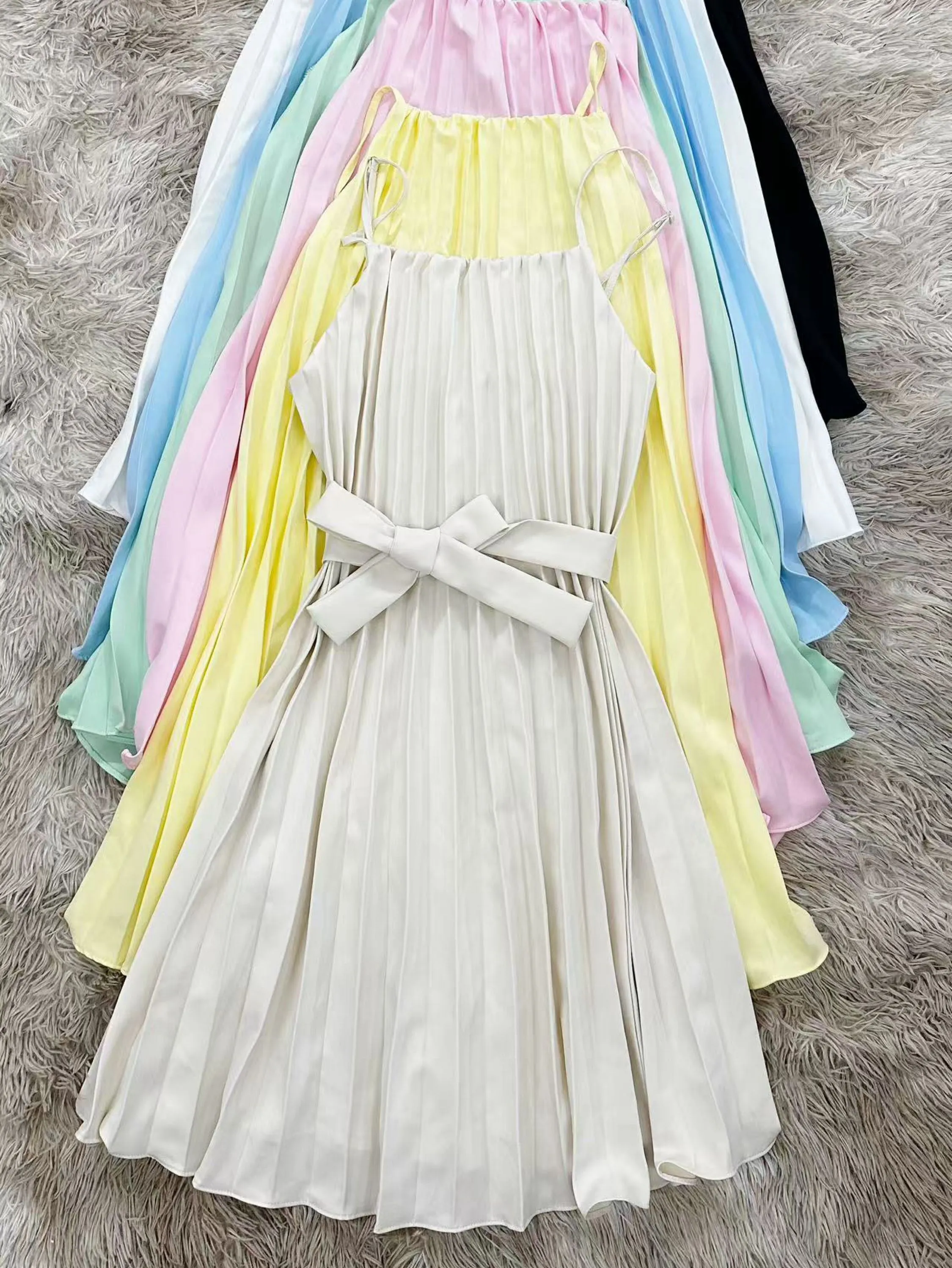 Saia plissada suspensório Lili moda feminina