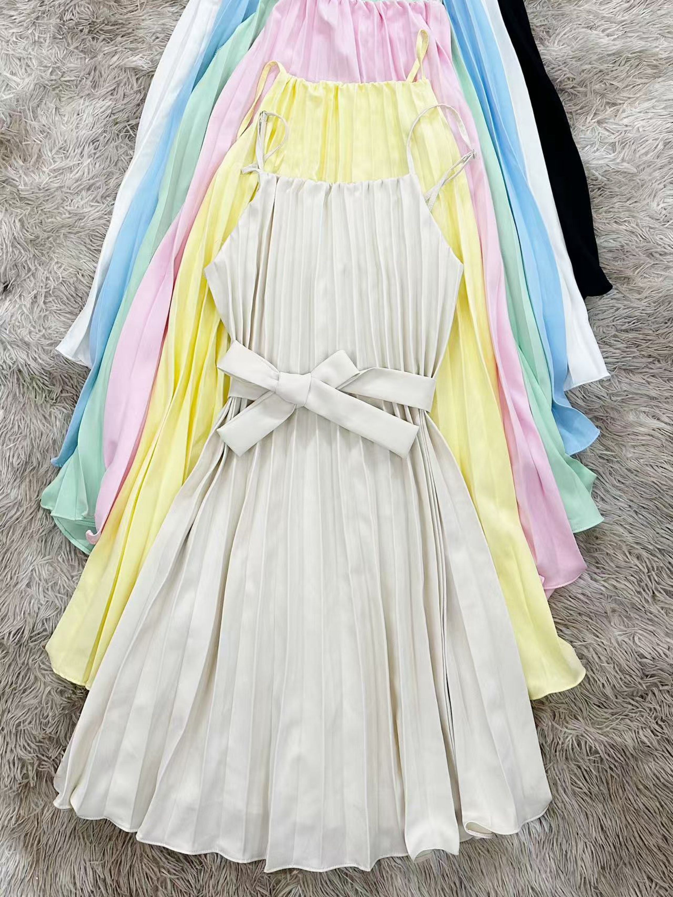 Saia plissada suspensório Lili moda feminina