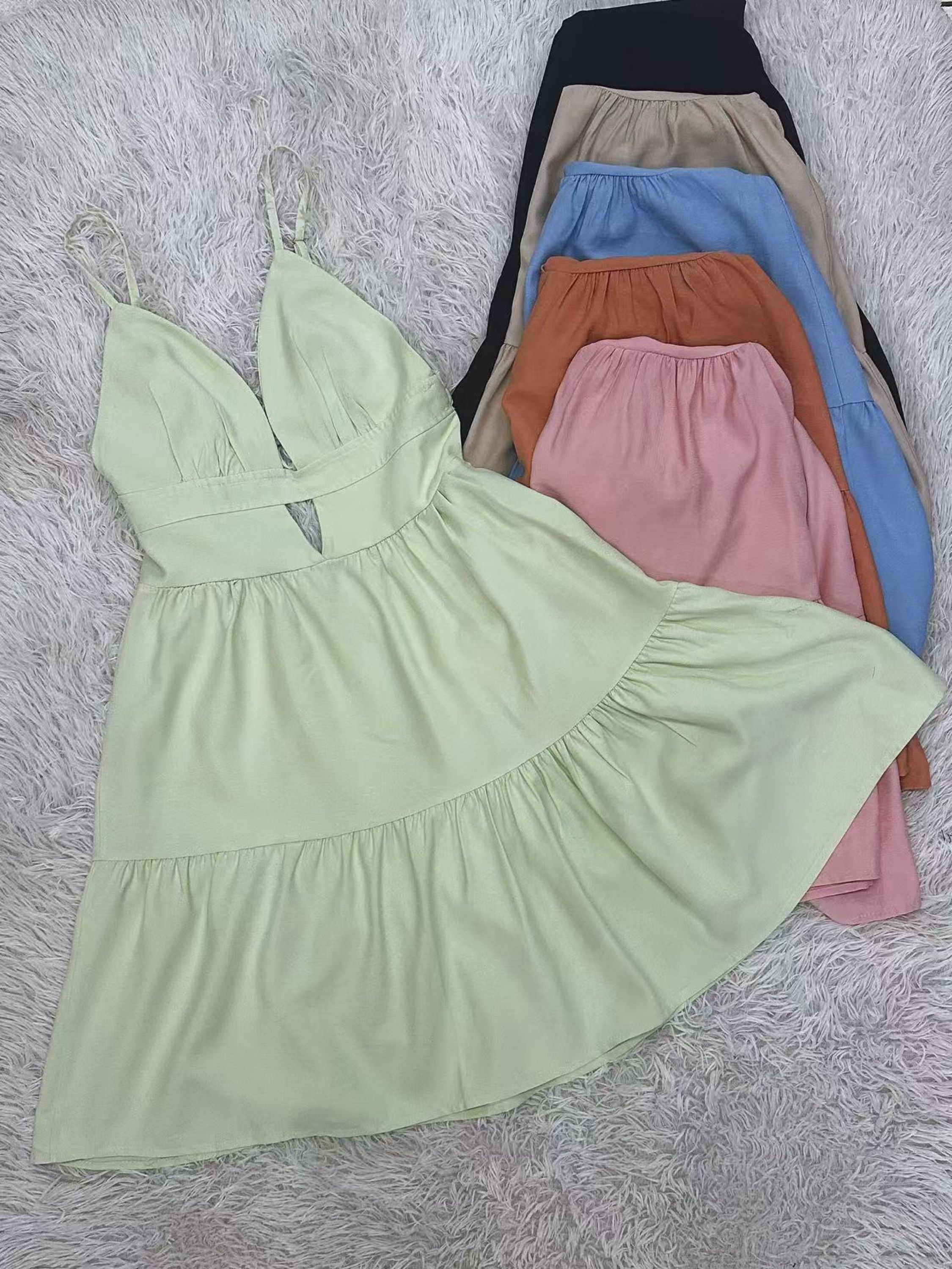 Vestido frente única com decote V Lili moda feminina