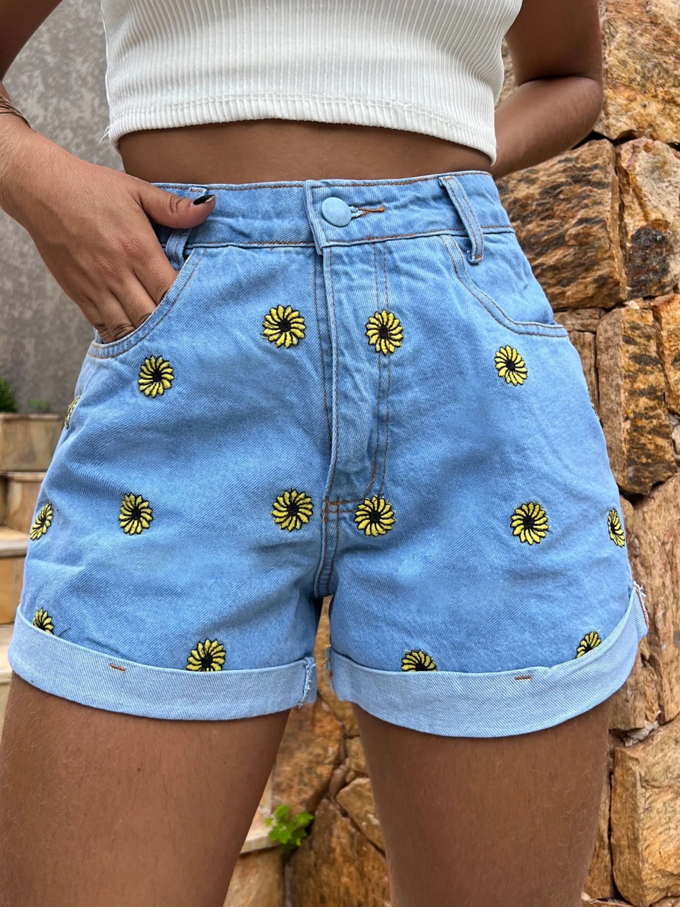 024-2 Short Jeans Bordado de flores