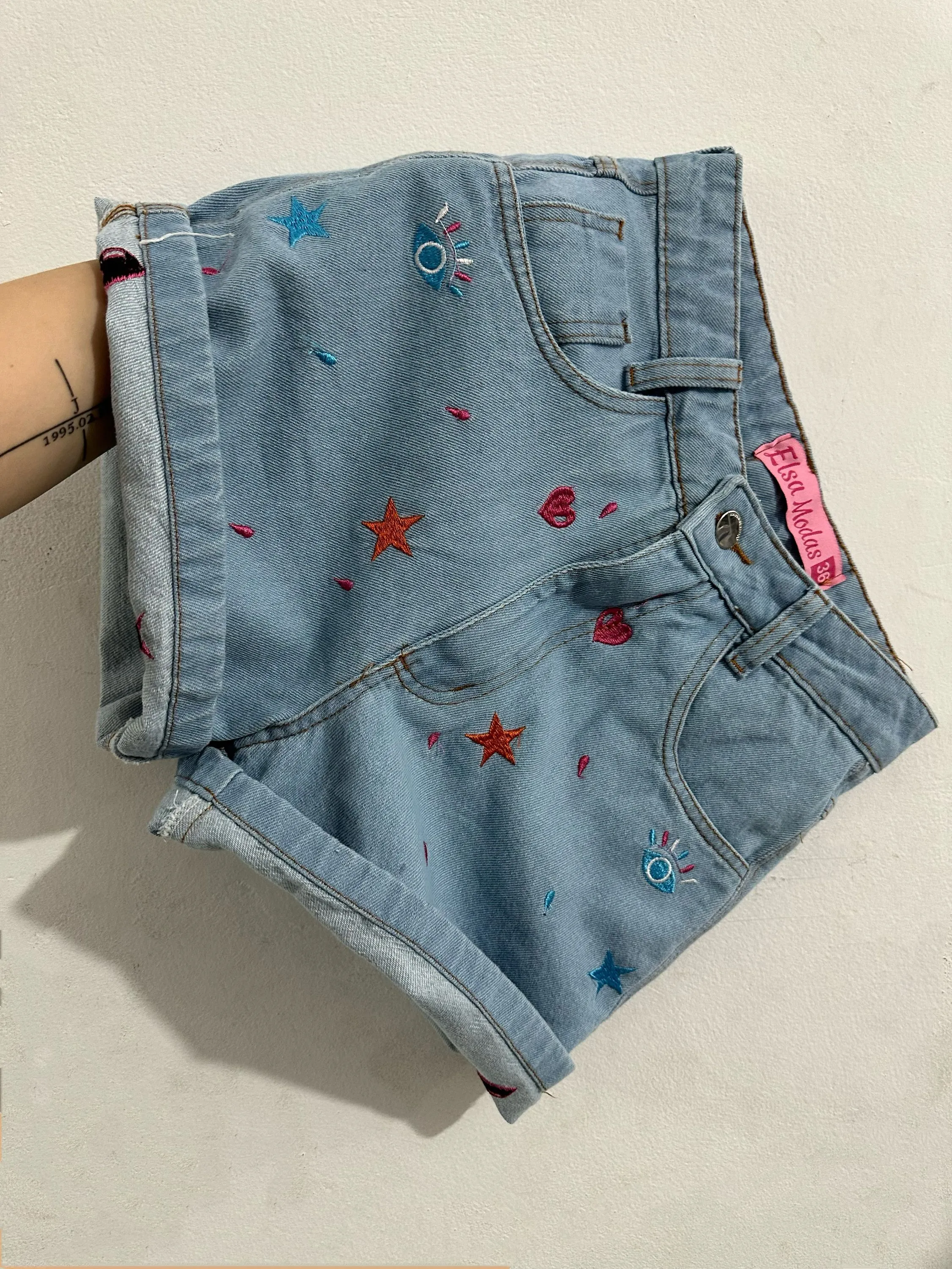 050 Short Jeans Cintura Alta Com Bordado Short mom