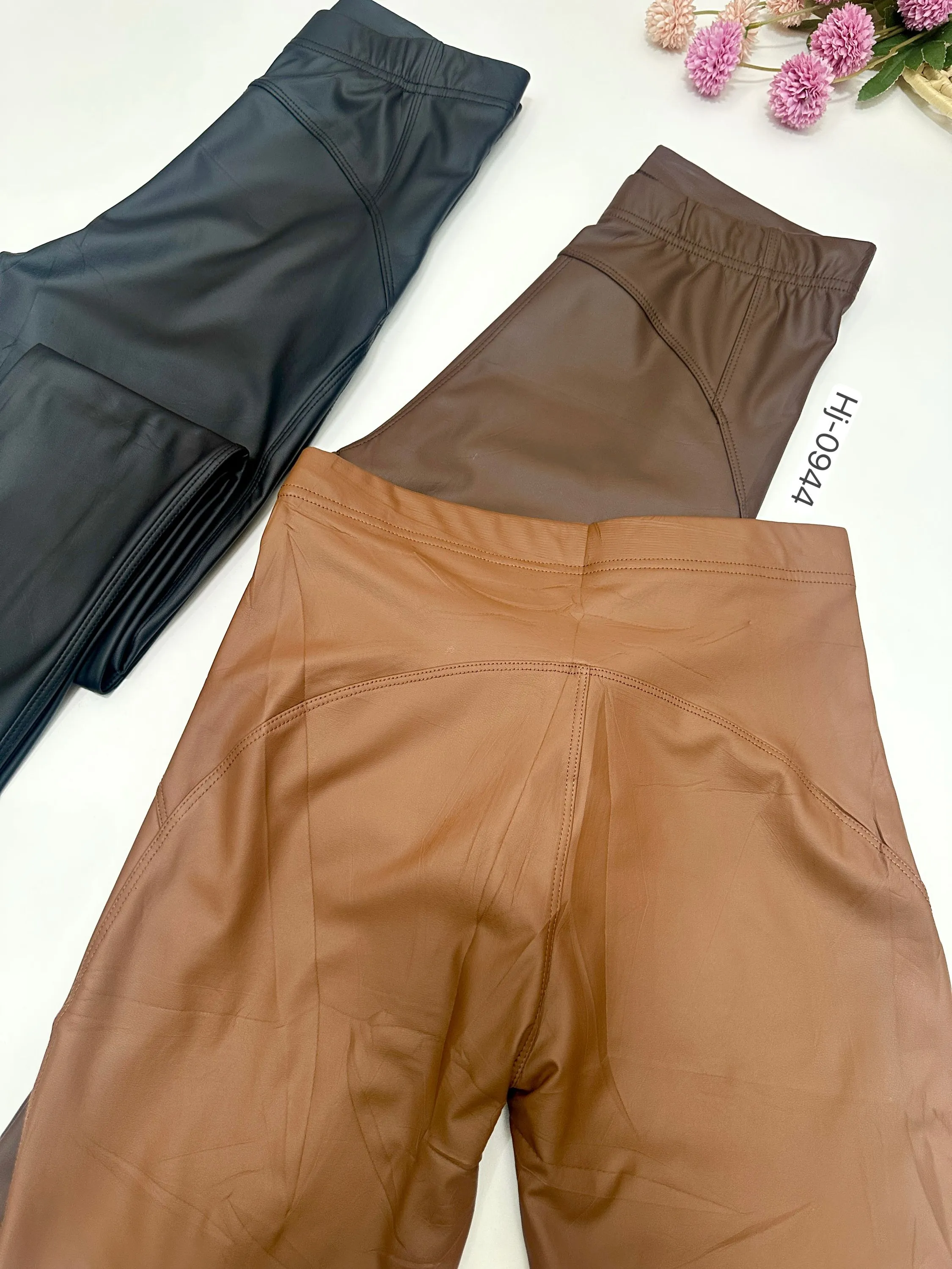 Calça Legging couro fake  com forro (0944)