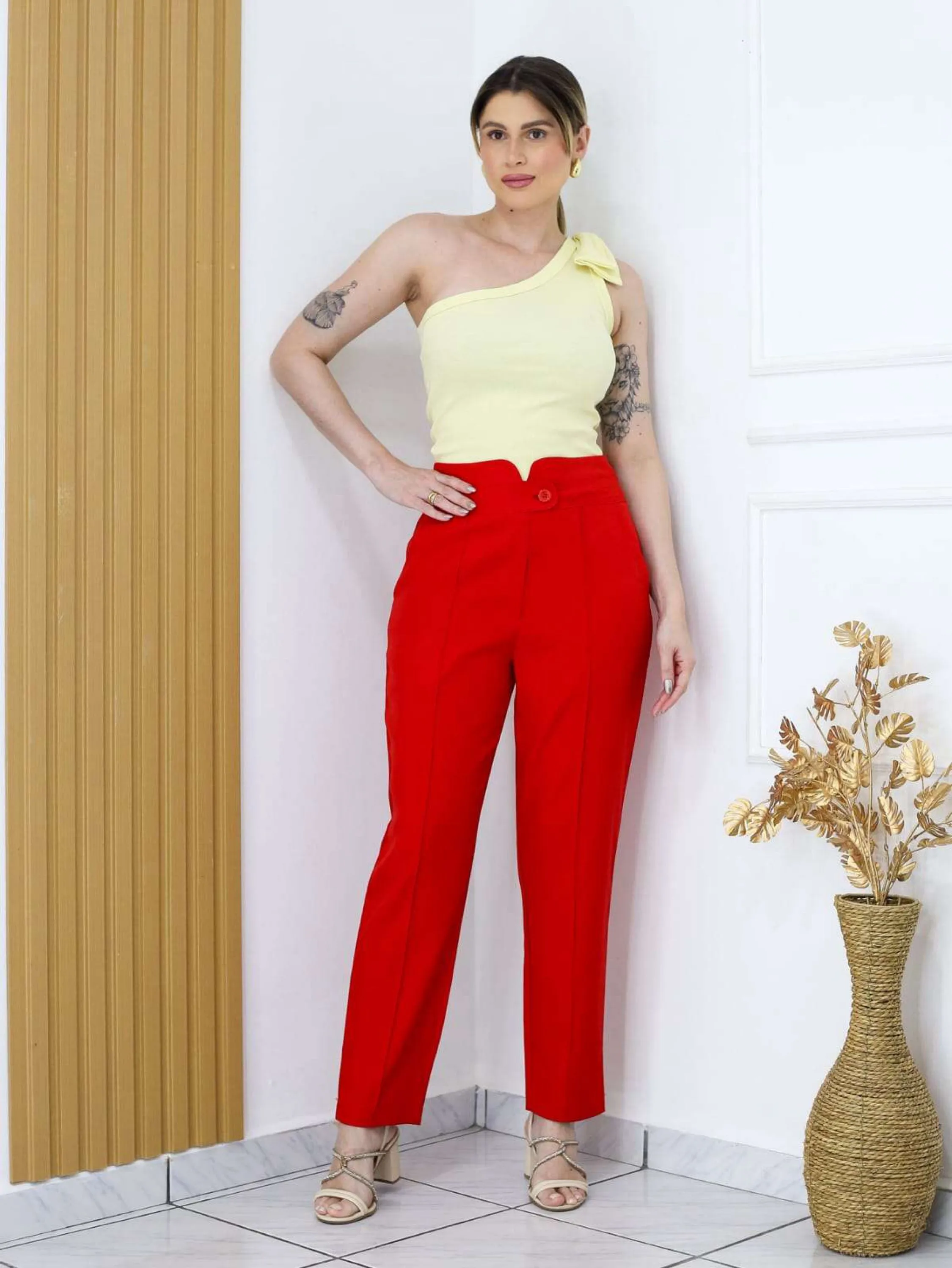 Calça de Alfaiataria  Cintura Alta com Pregas Frontais (596)