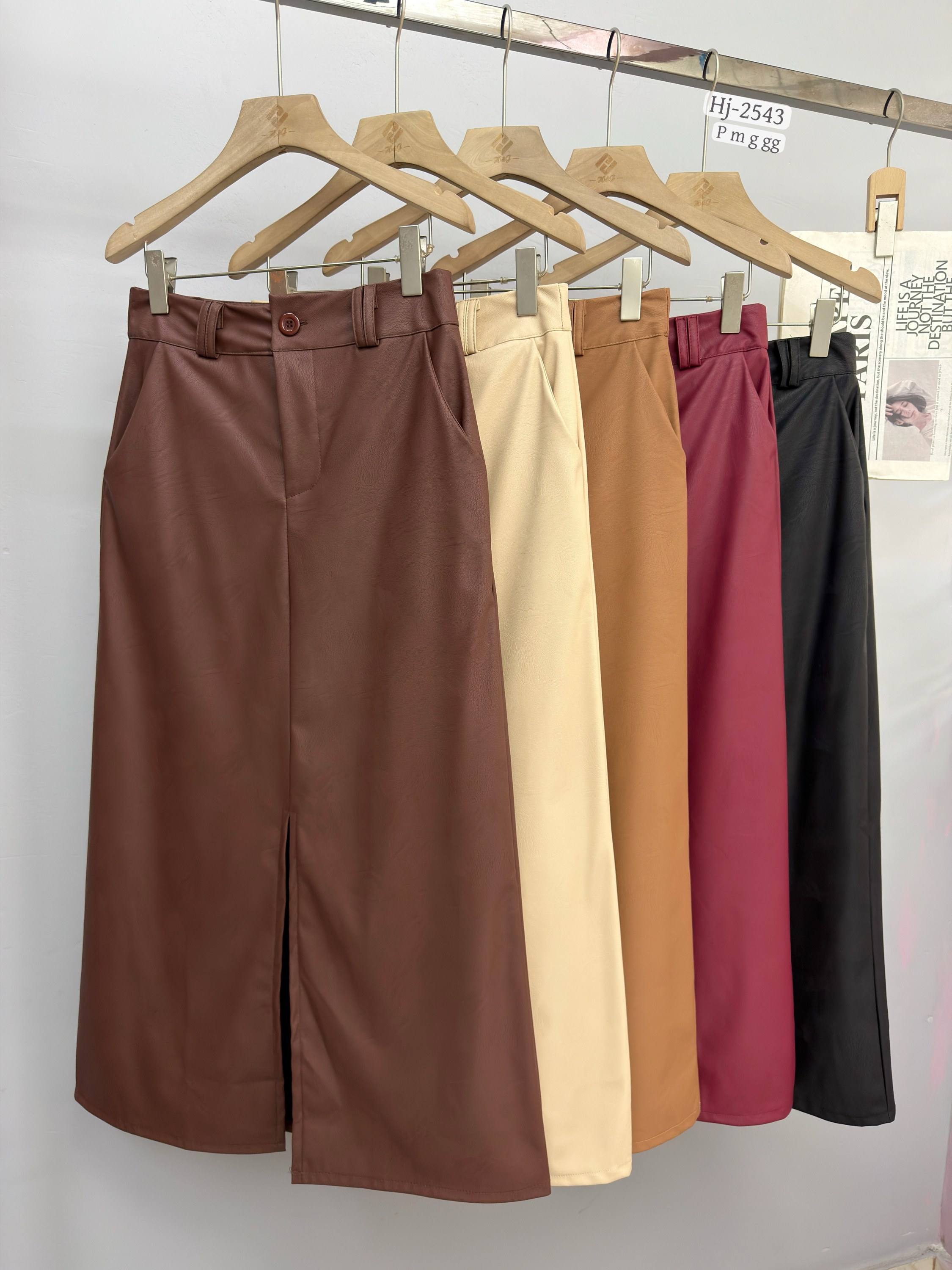 Saia Midi Feminina Couro Sintético com Fenda Frontal (2543)