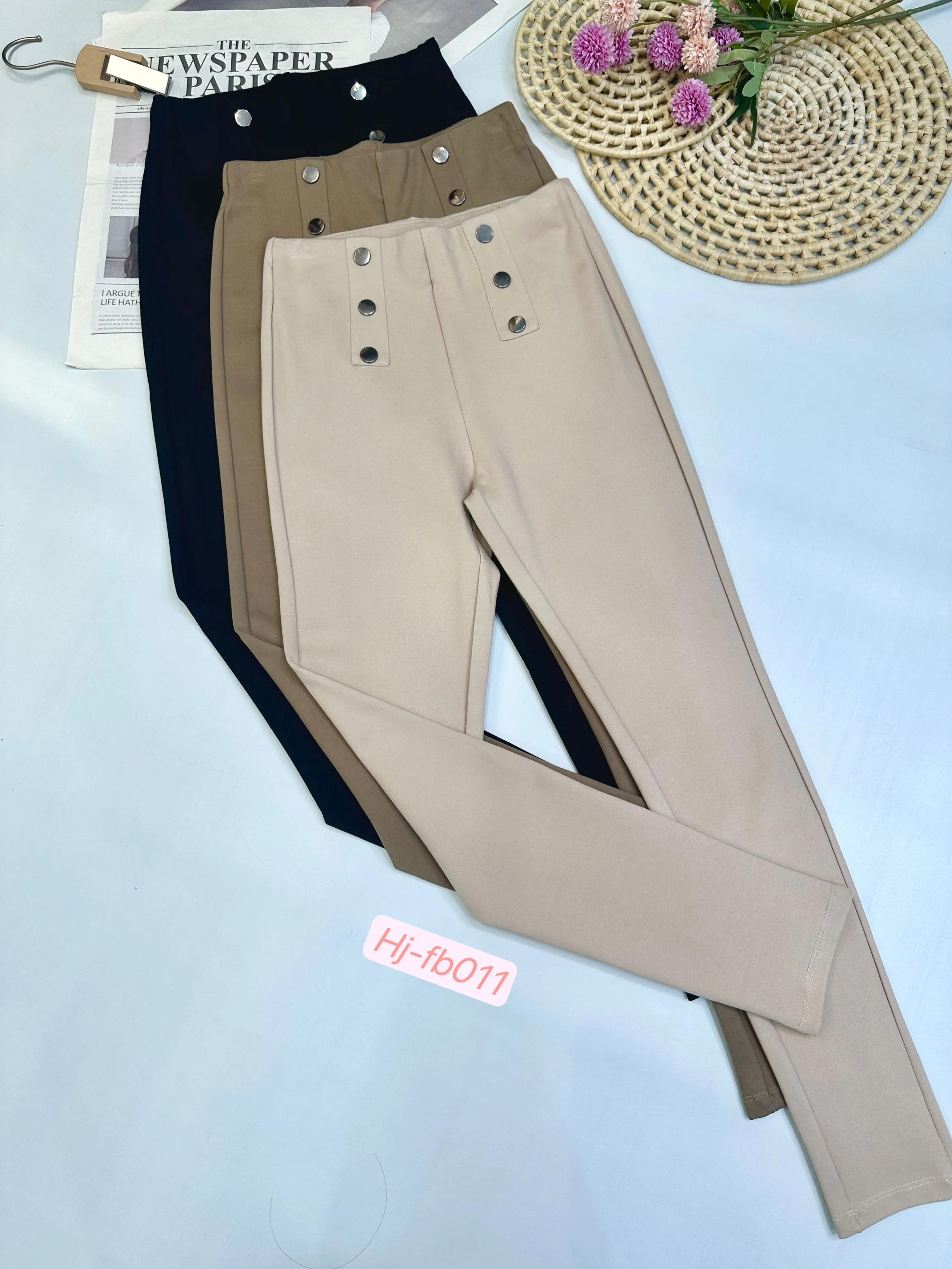 Calça Feminina com Botões Prateados (FB011)