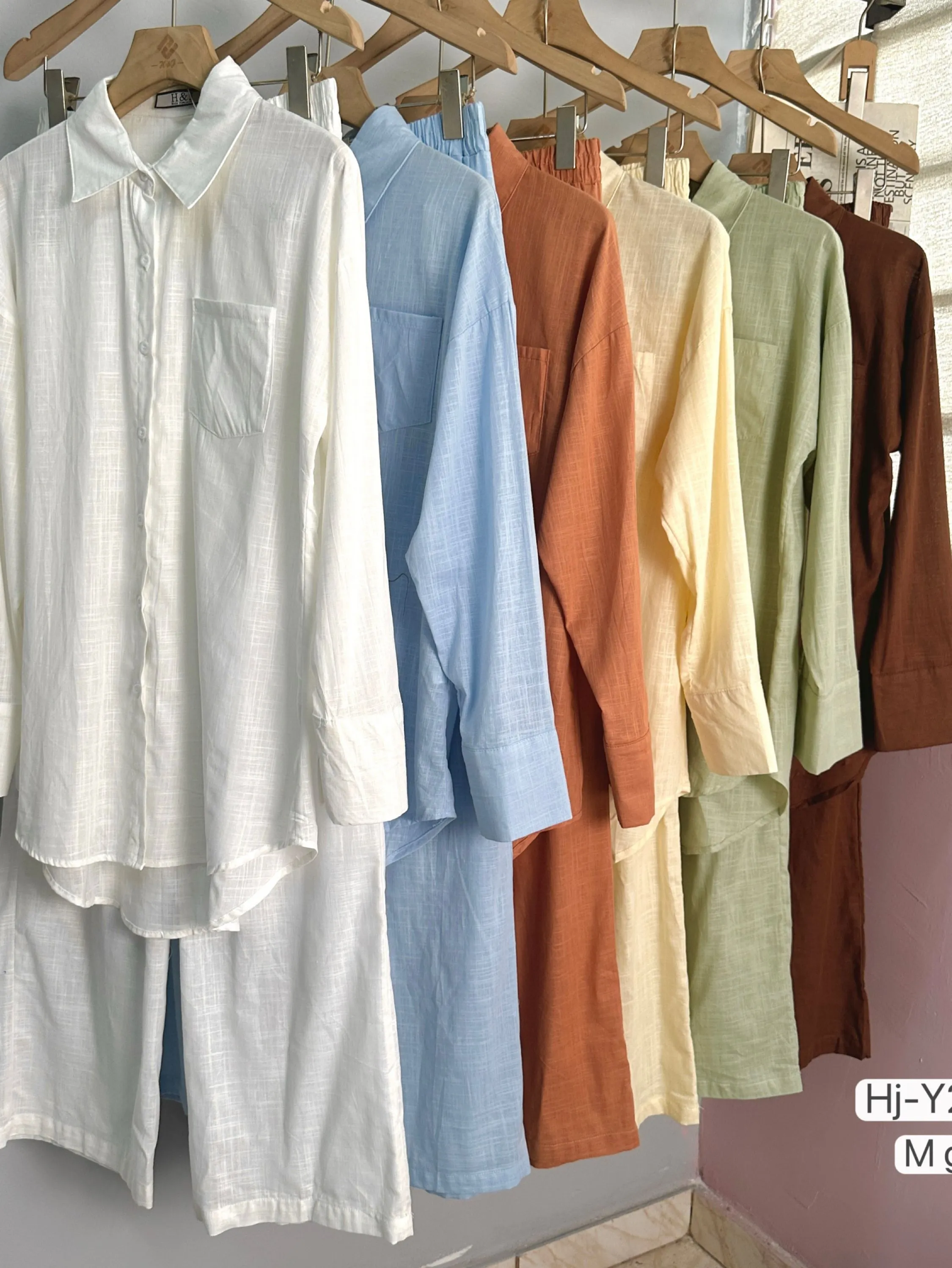 Conjunto feminino camisa e calça em tecido leve (Y25)