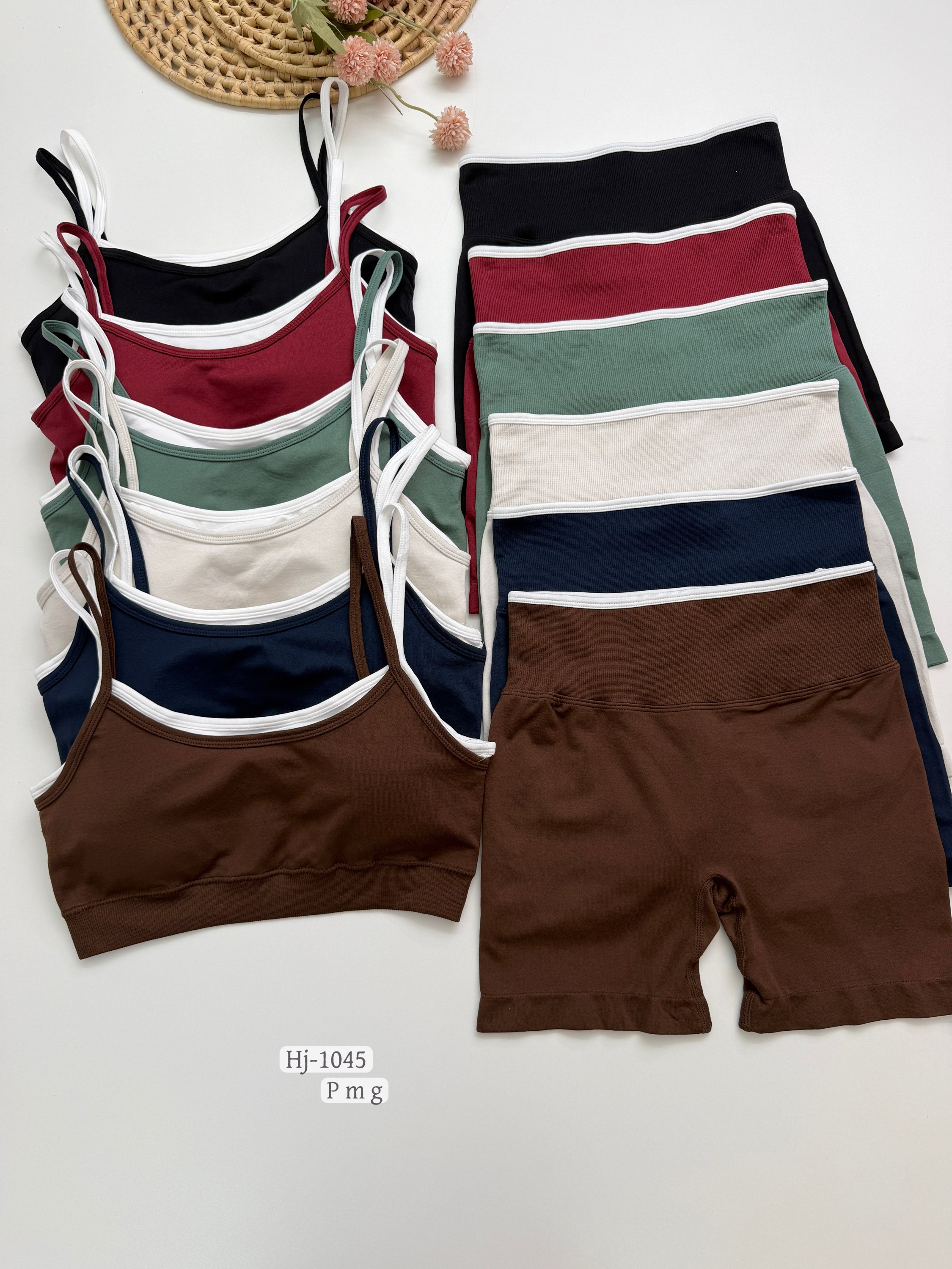 Conjunto duplo de alcinha fina e short