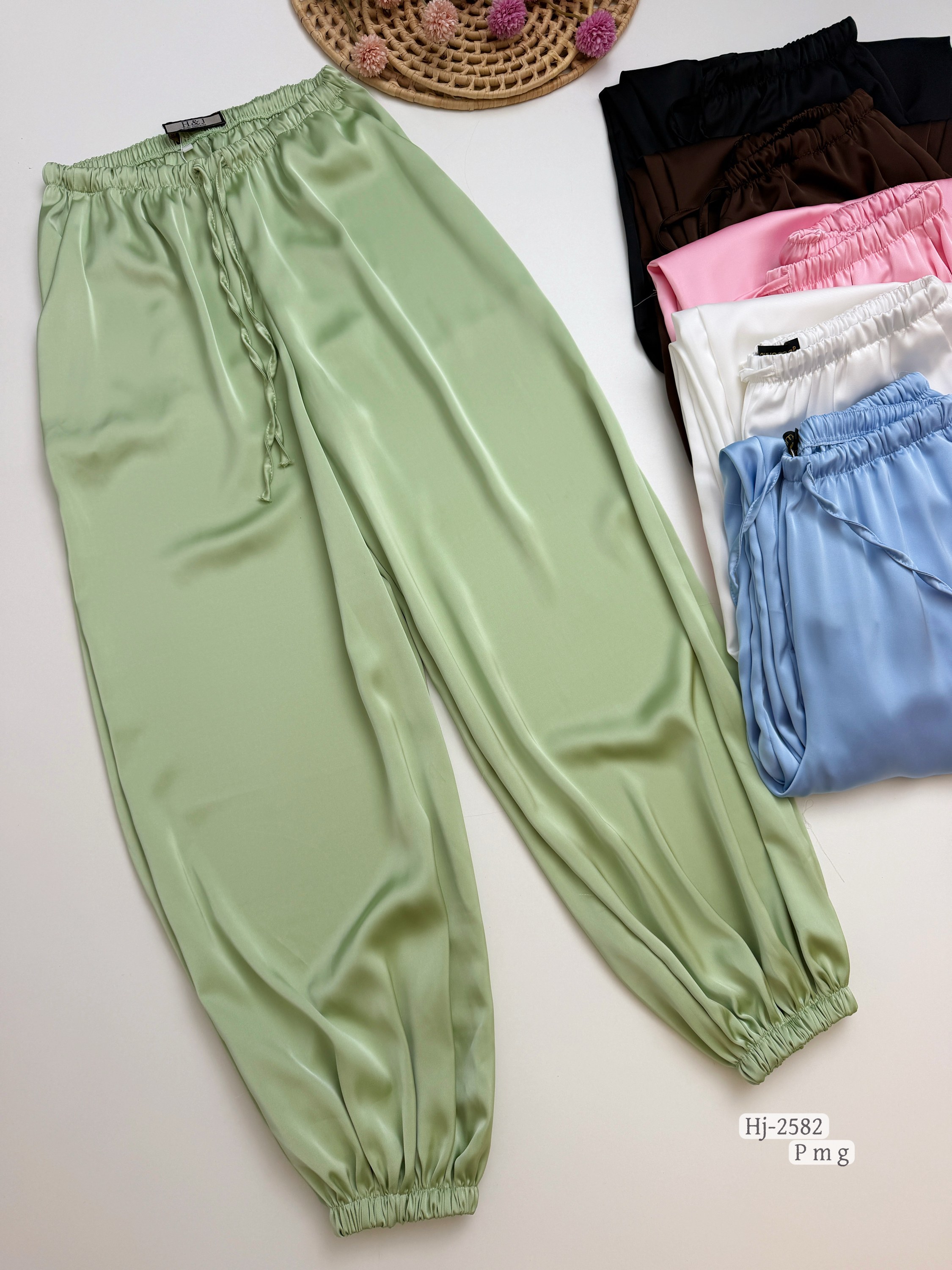 Calça Jogger Feminina de Tecido cetim