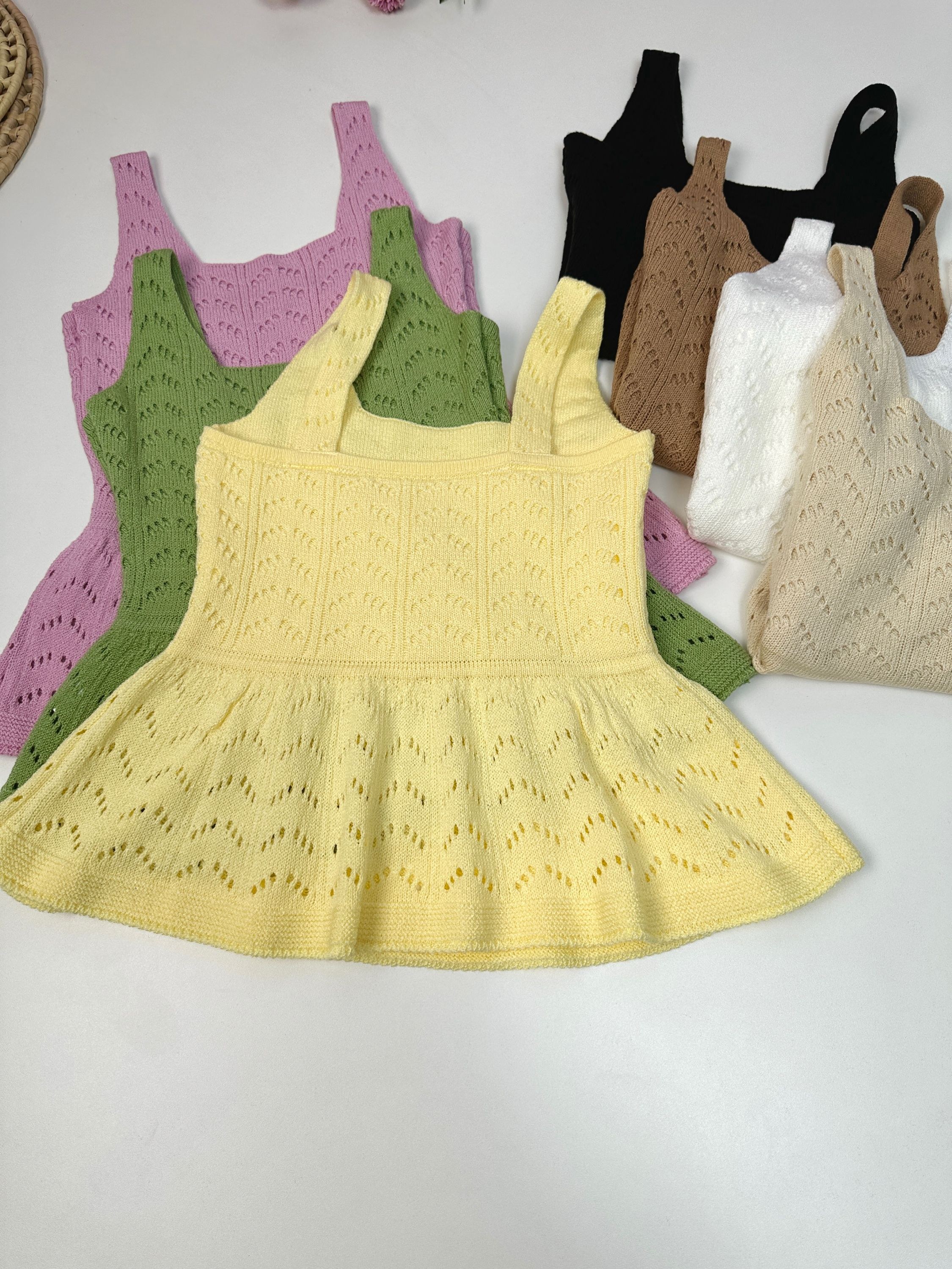 Blusa Feminina de Tricô com Alças Largas