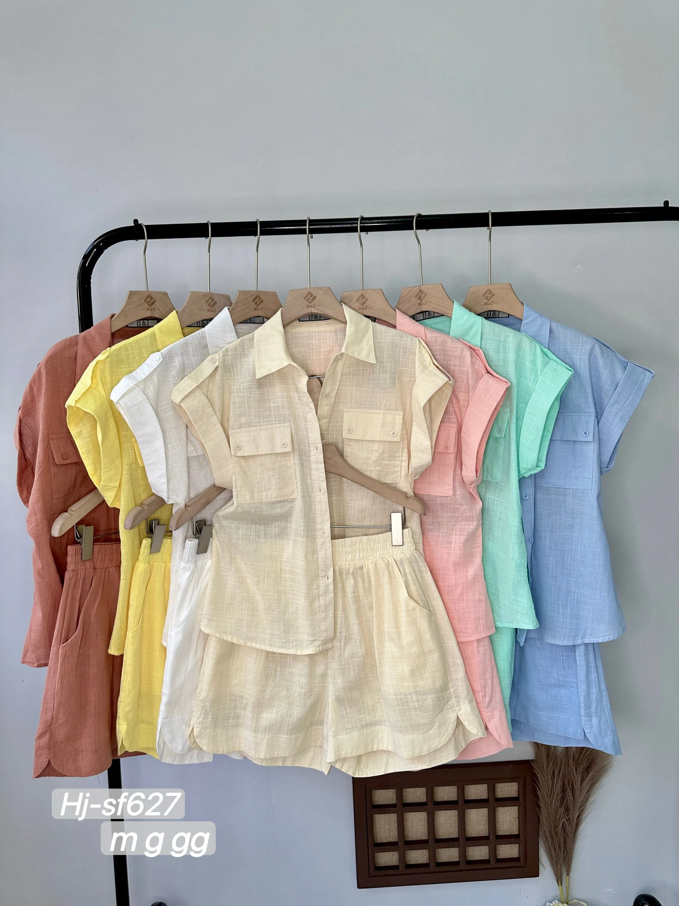 Conjunto Feminino Leve com Camisa e Shorts (HJ-SF627)