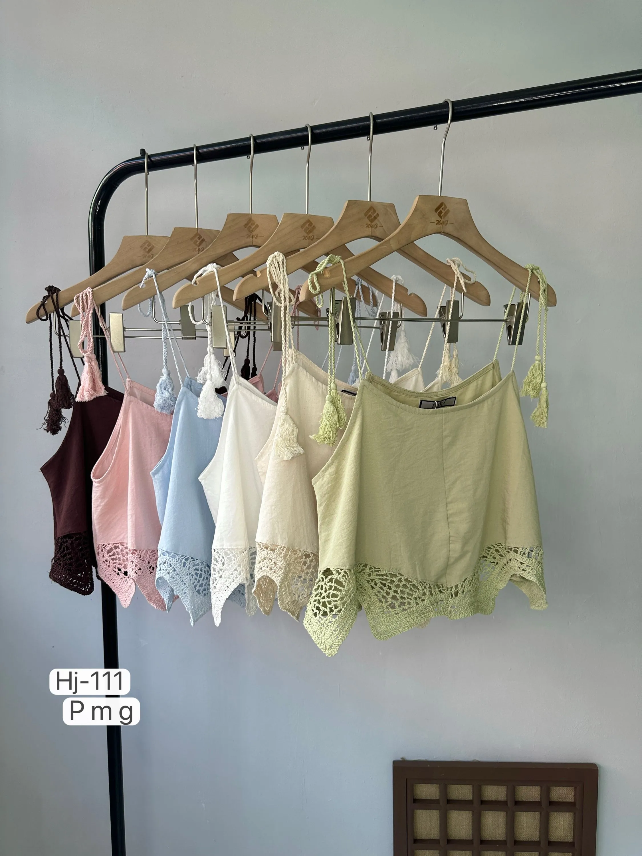 Blusa Cropped com Alças de Cordão e Barra em Renda (L111)