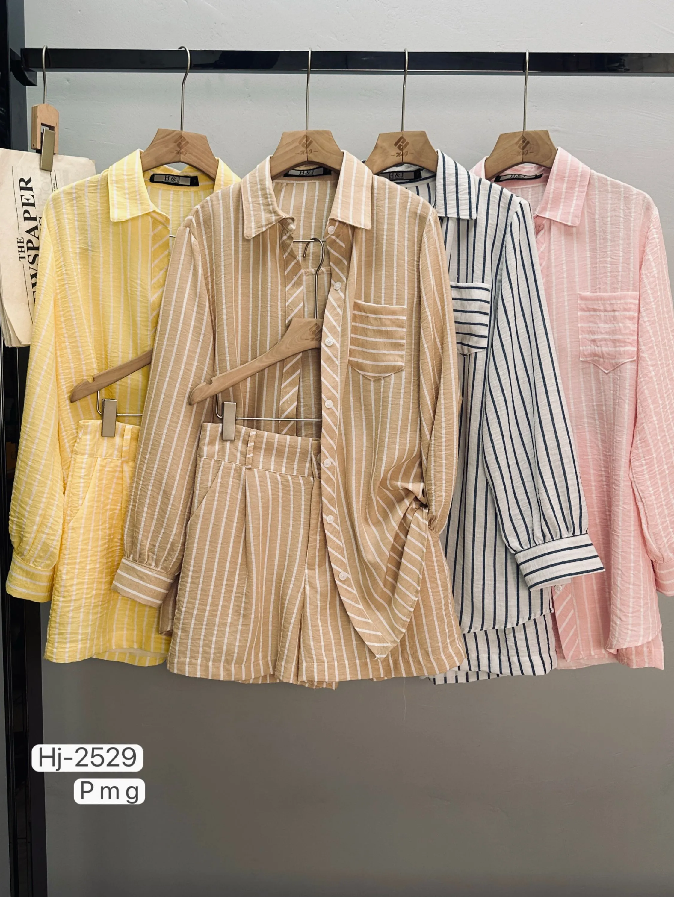 Conjunto feminino listrado com camisa e short (2529)