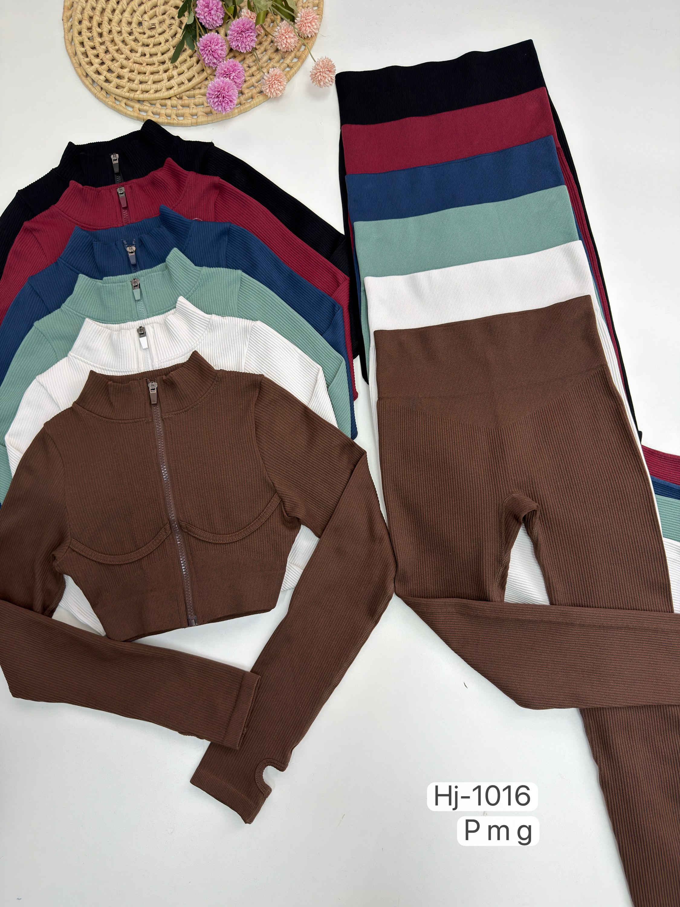 Conjunt com Jaqueta Cropped Zip e Legging Cintura Alta