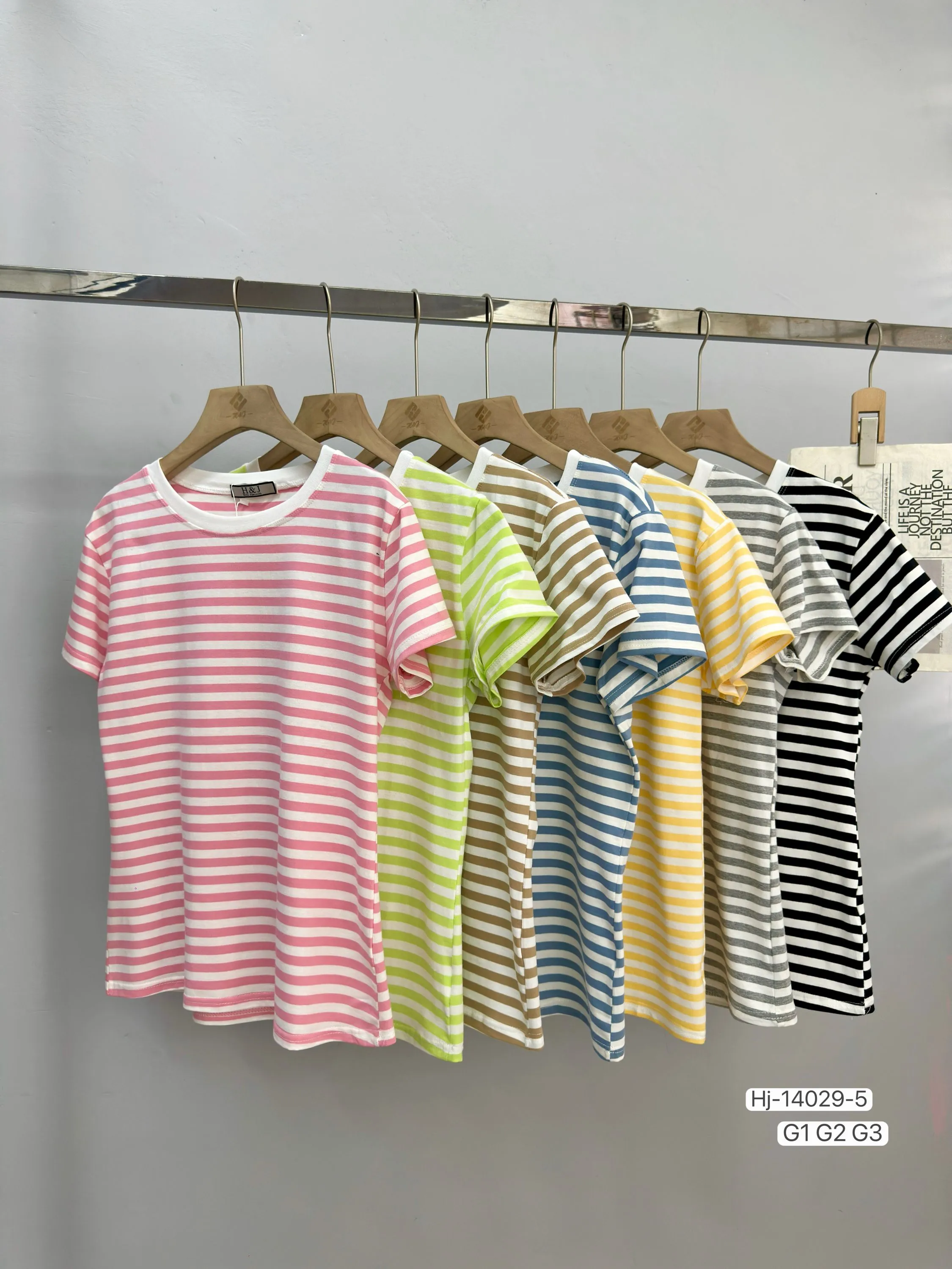 Blusa Feminina Listrada Modelagem Reta (DXY14029)