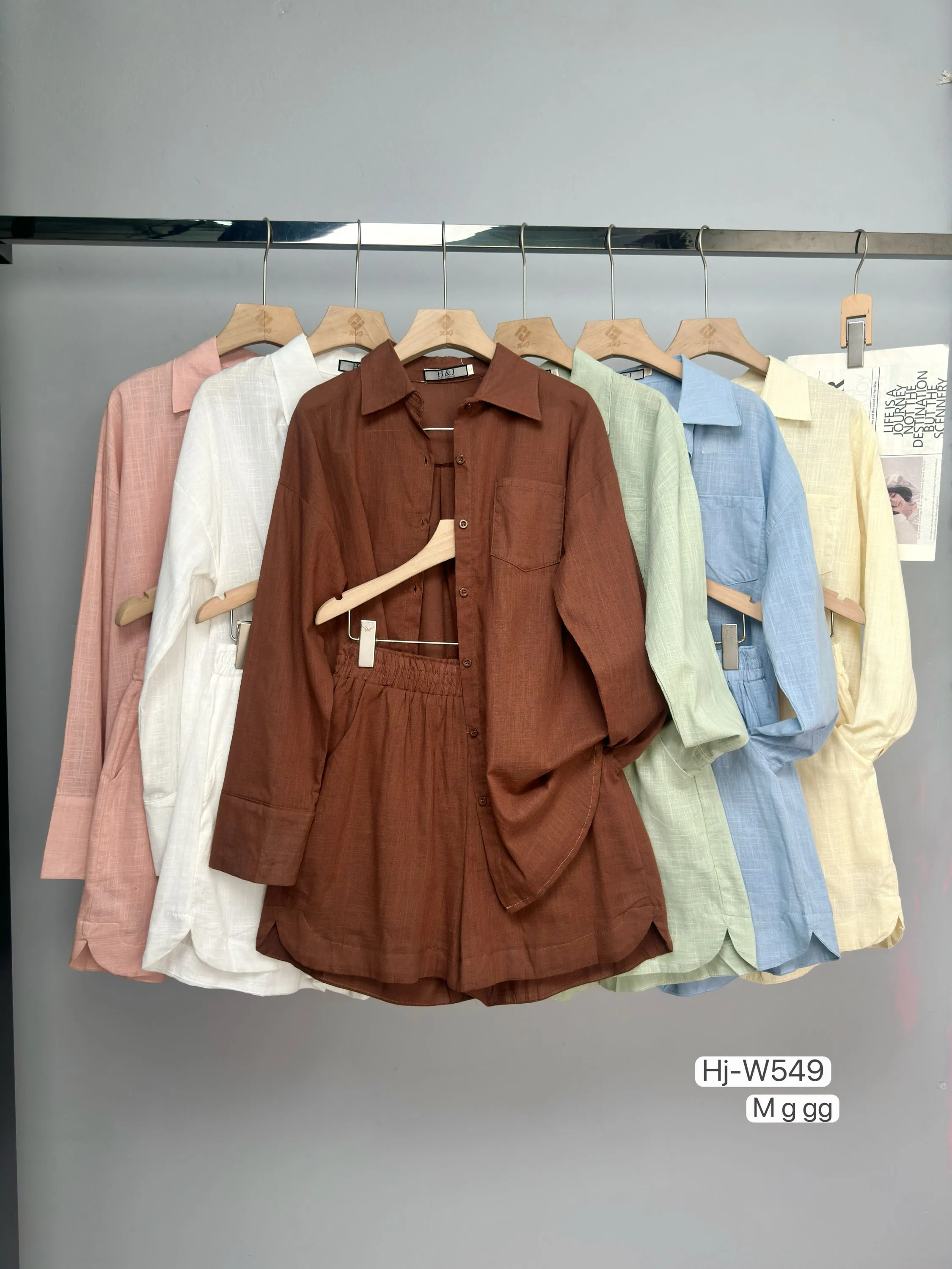 Conjunto feminino camisa e shorts em tecido leve (W549)