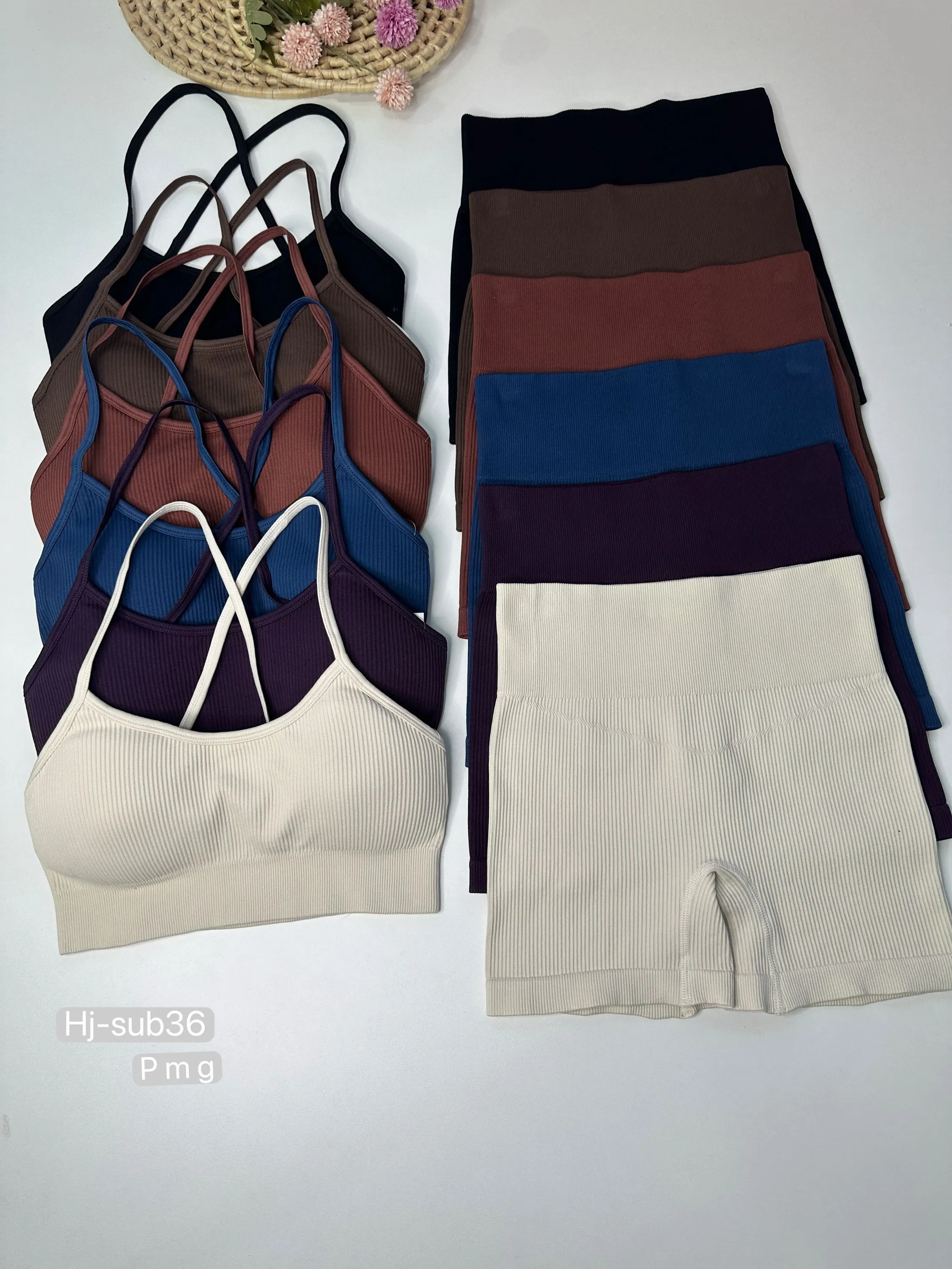 Conjunto Top e Shorts Canelados Feminino (Sub36)