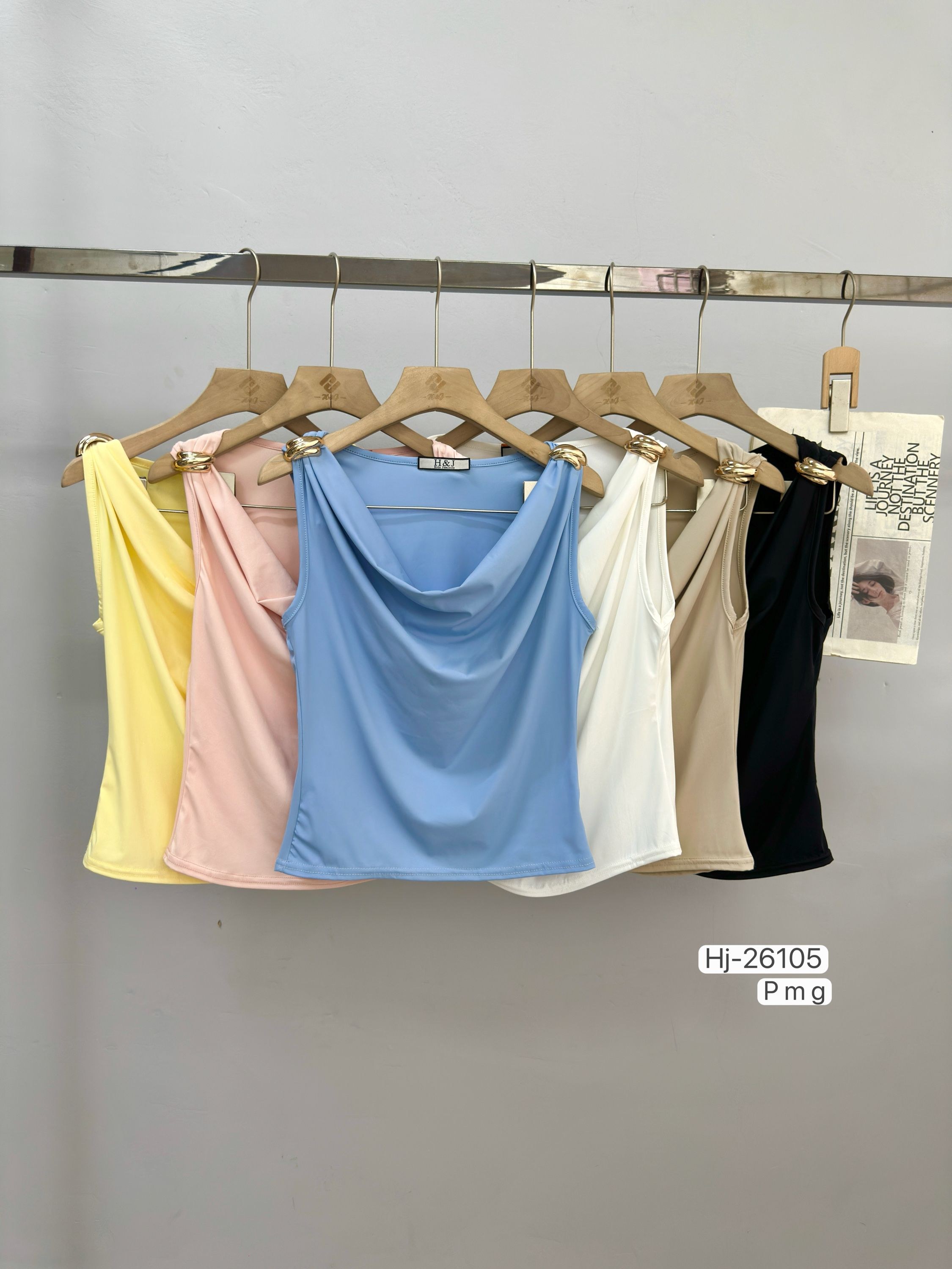 Blusa feminina drapeada com argolas douradas (26105)