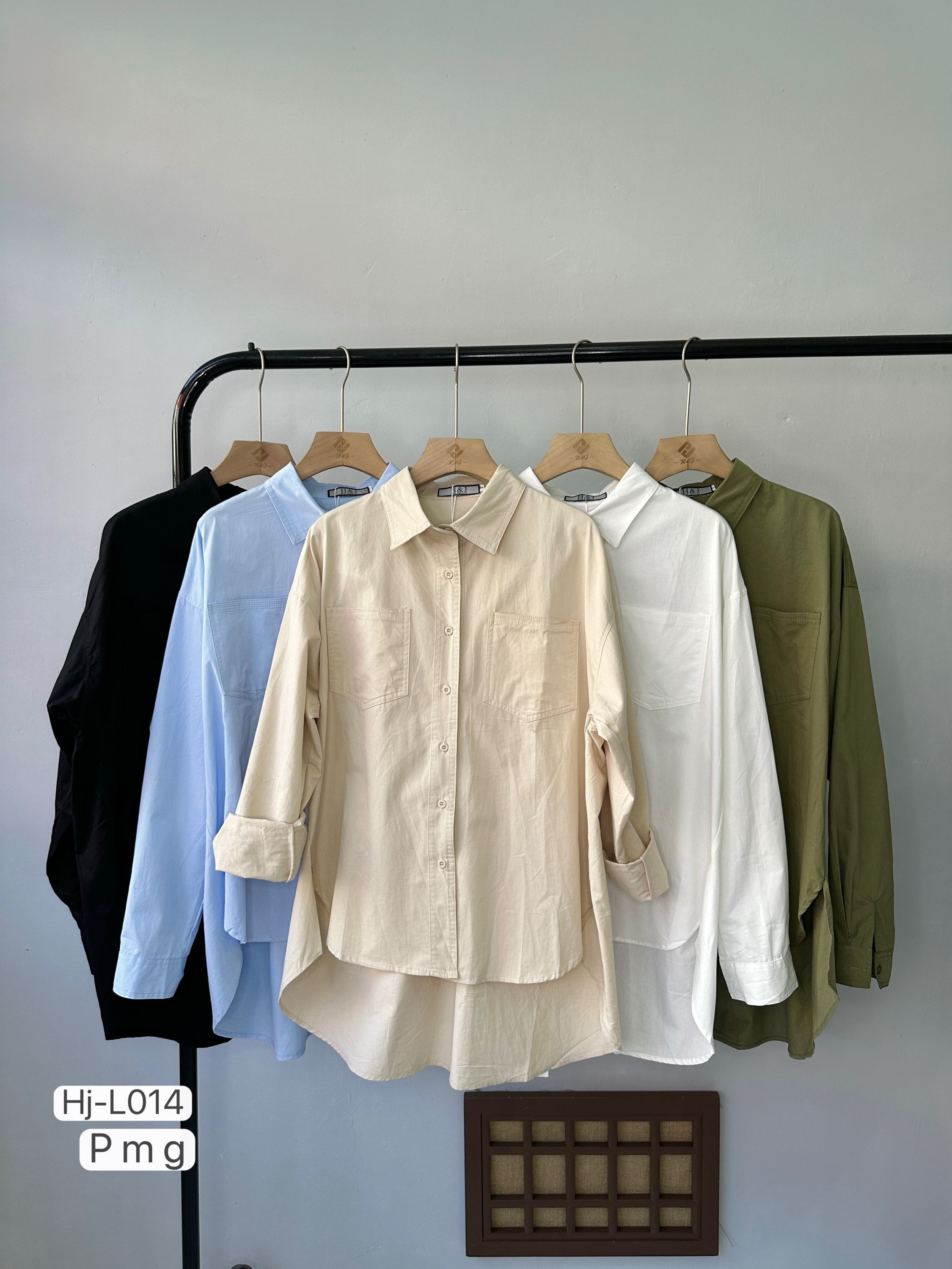 Camisa Social Feminina Alongada com Bolsos (L014)