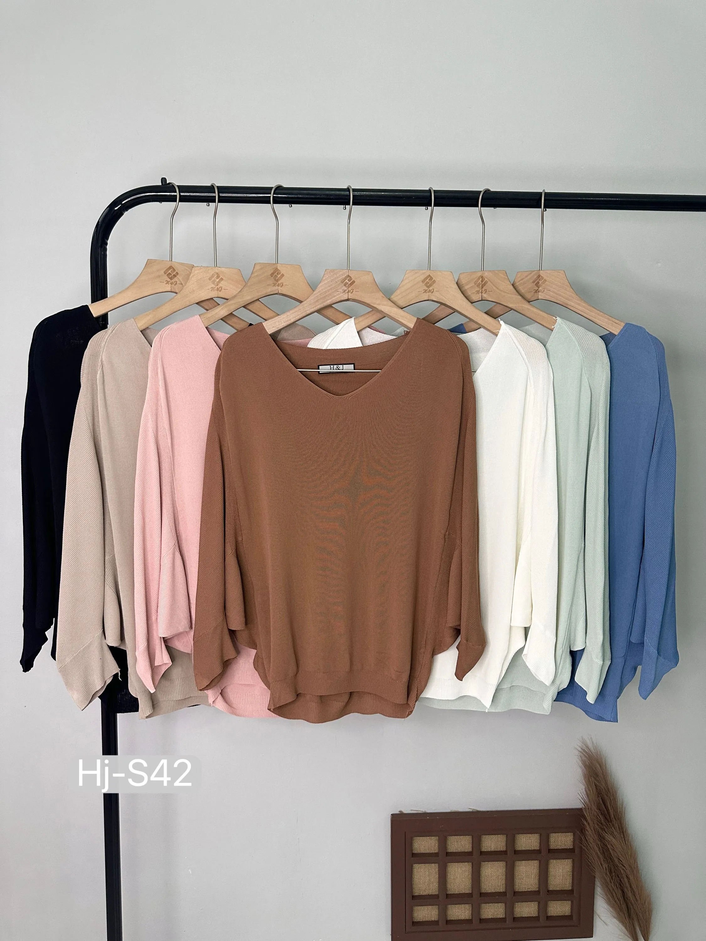 Blusa Feminina Tricot Leve Gola V (S42)
