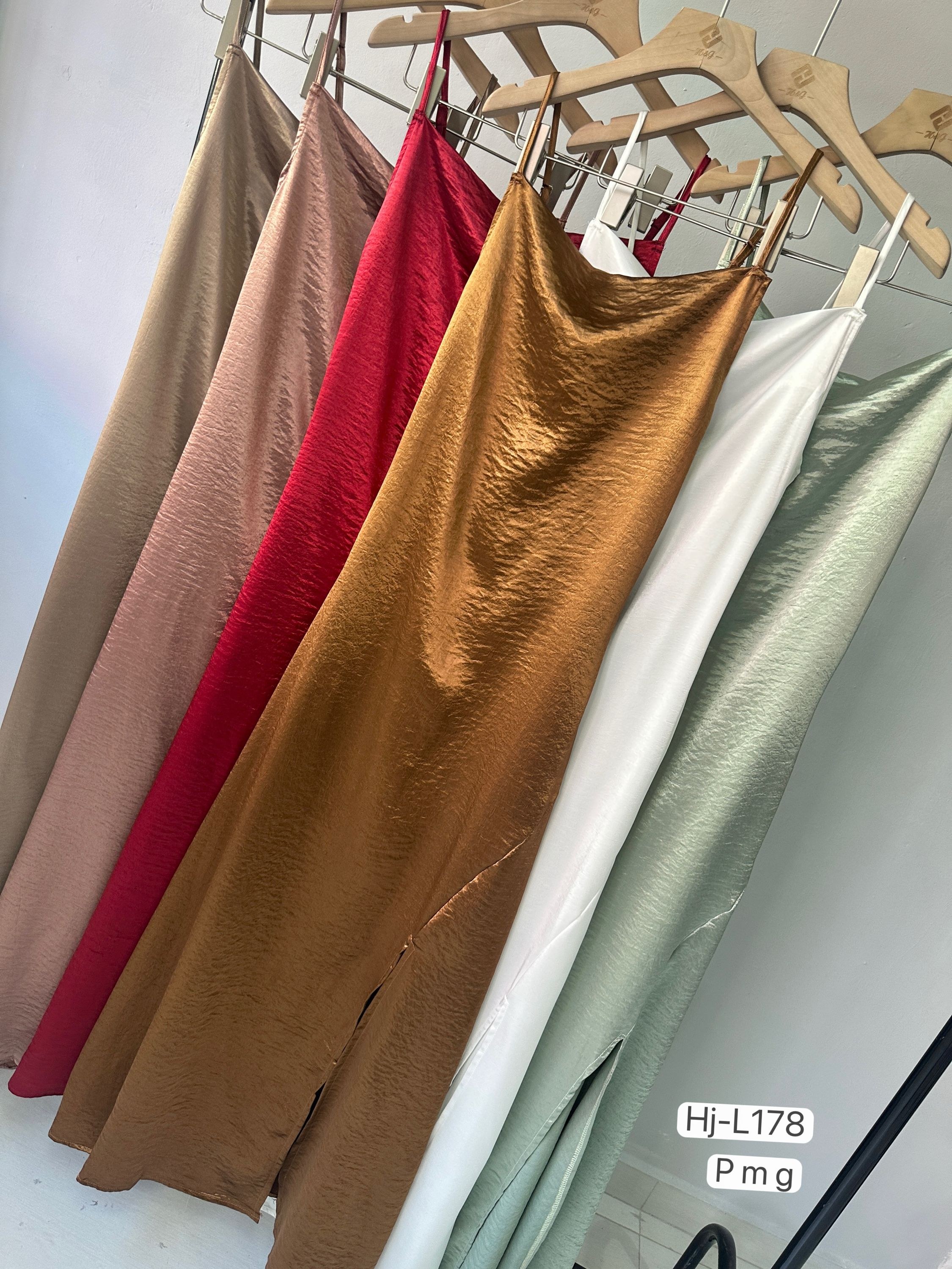 Vestido Longo Slip Dress em Cetim com Alças Finas (L178)