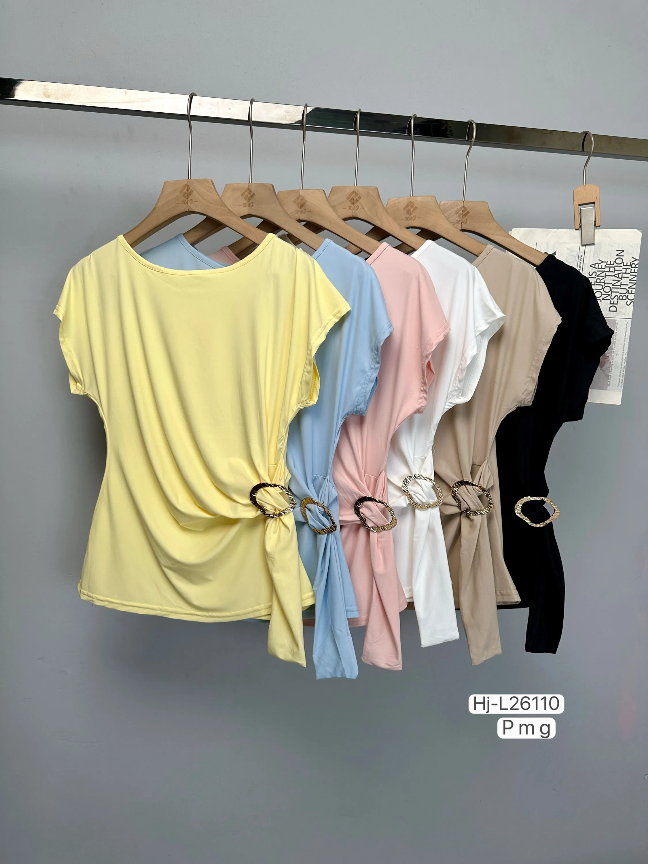 Blusa com Nó e Argola Decorativa Manga Curta (L26110)