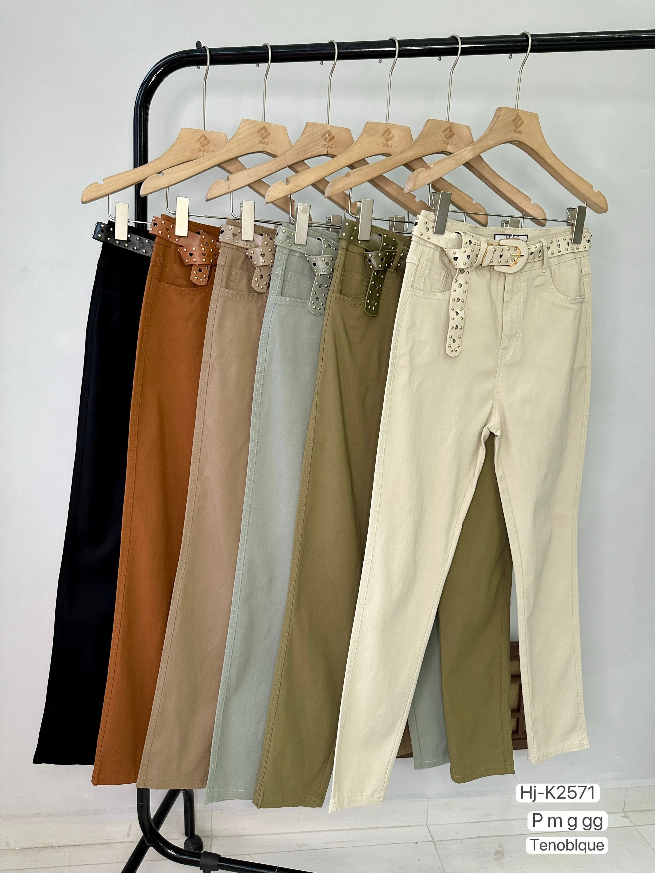 Calça de Sarja com Cinto de Tachas (K2571)