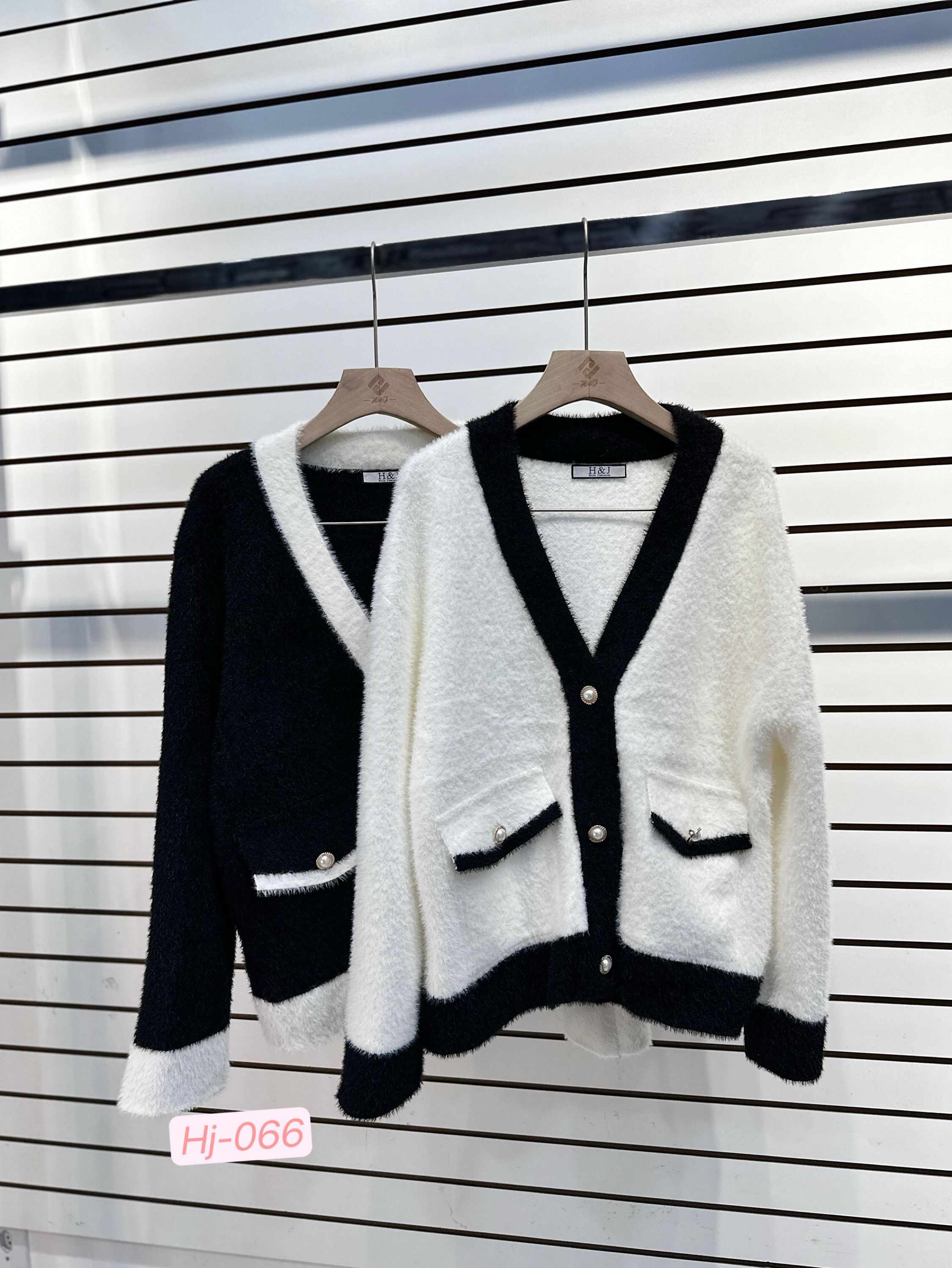 Cardigan com botões e bolsos (L066MG)