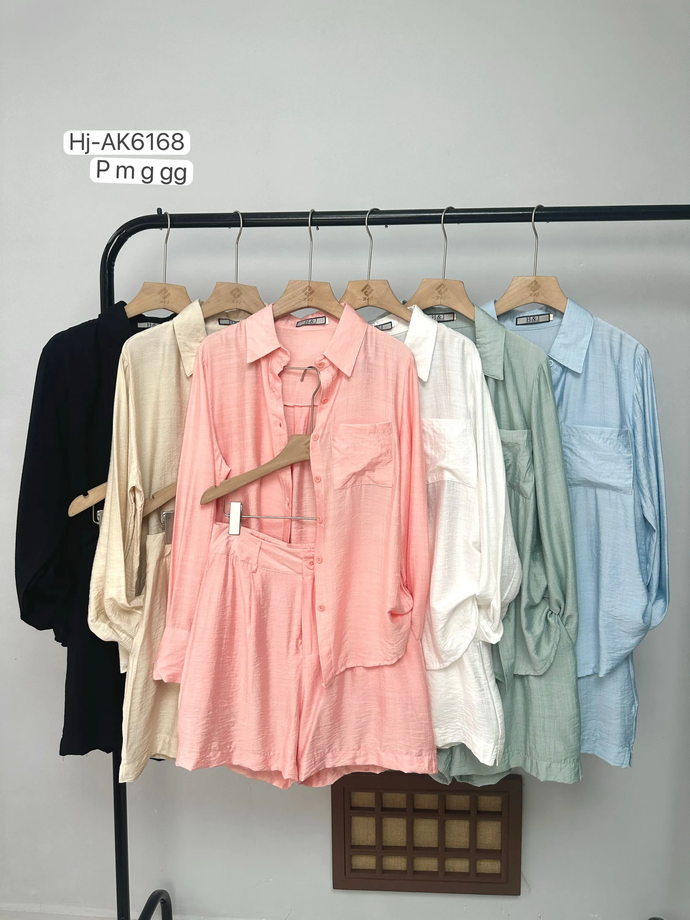 Conjunto Feminino Camisa e Short em Tecido Leve (AK6168)