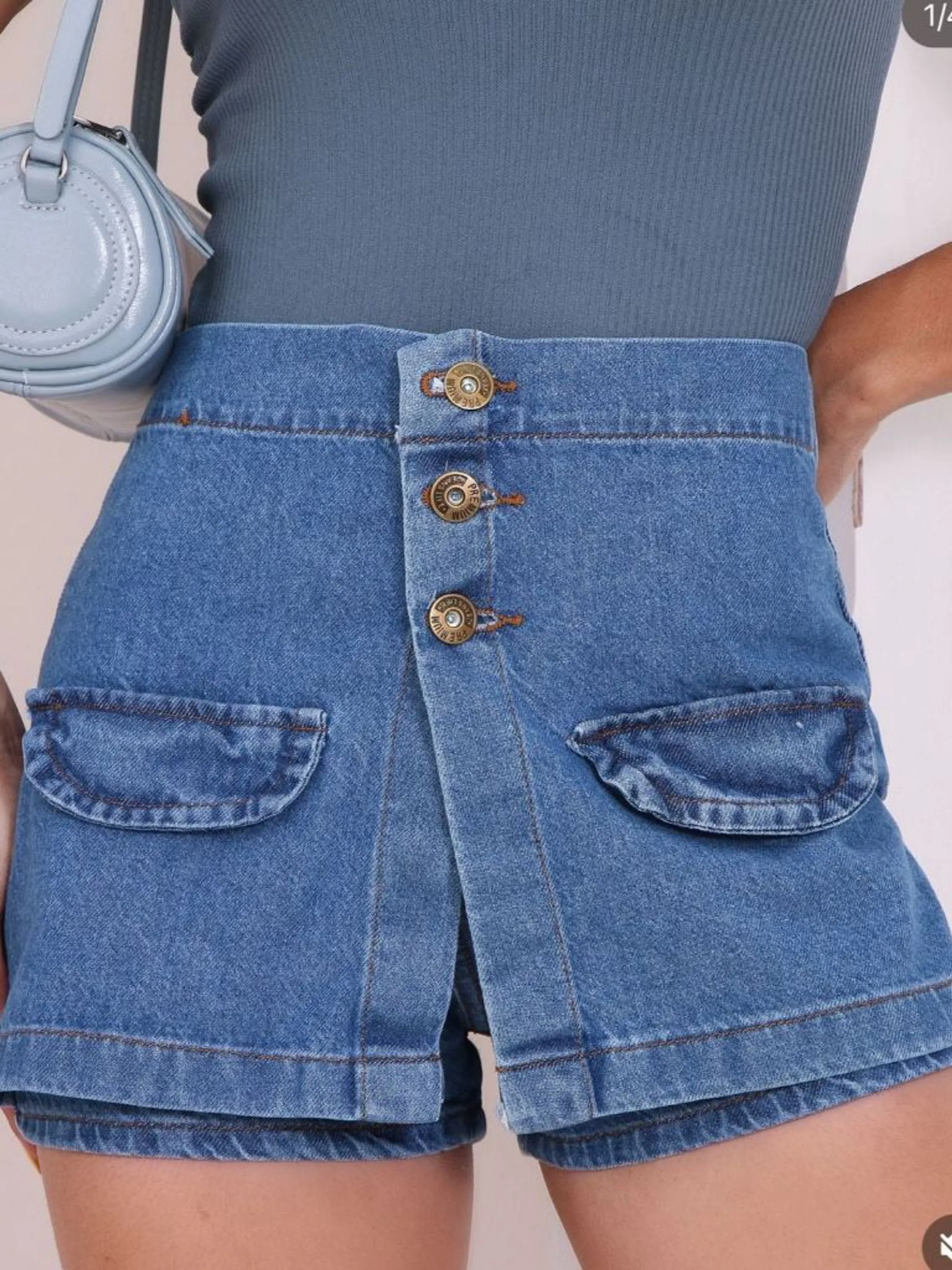 Saia Short Três Botões e Bolso Frontal