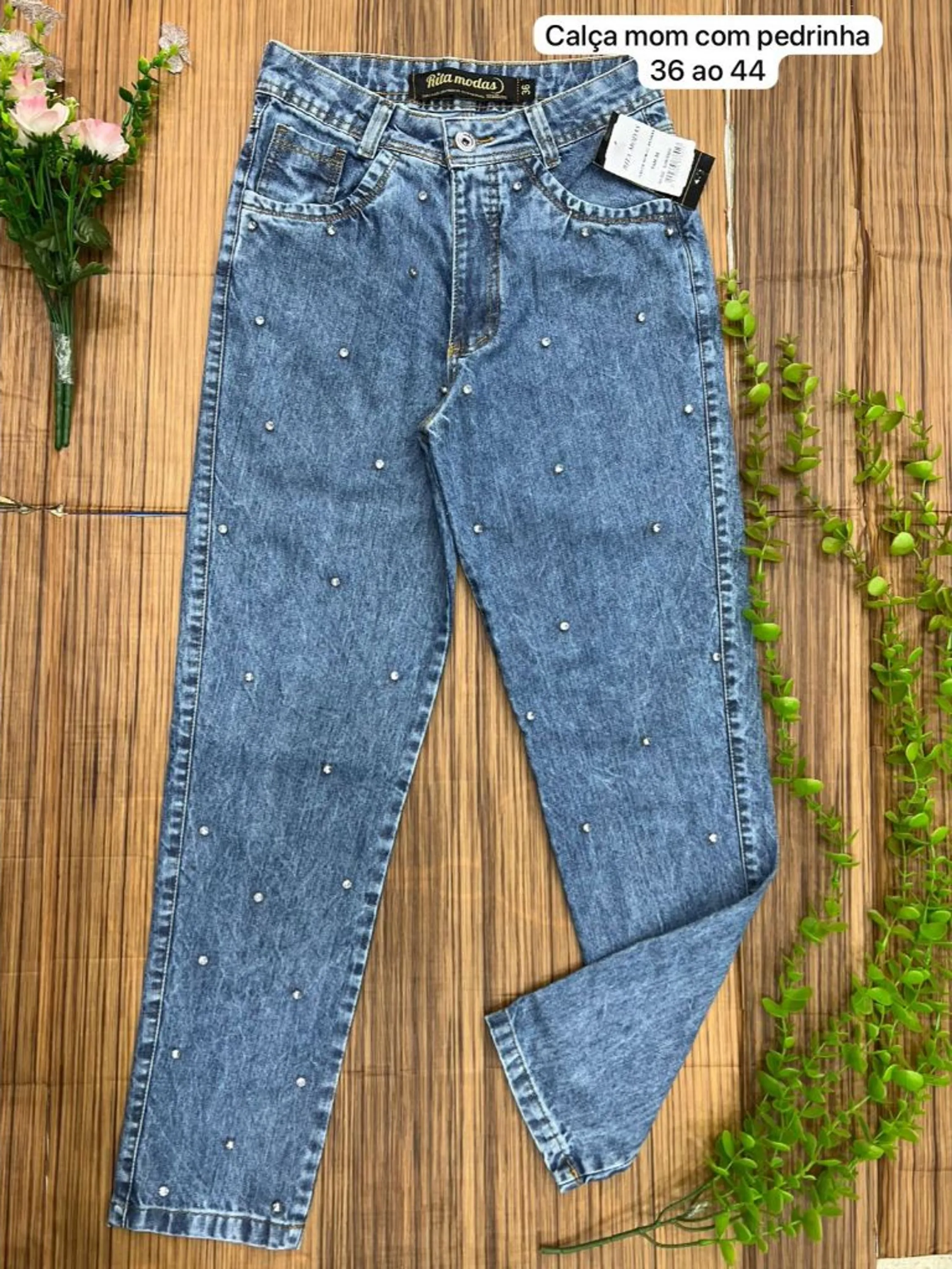 Calça Mom Jeans Feminina com Pedrinhas
