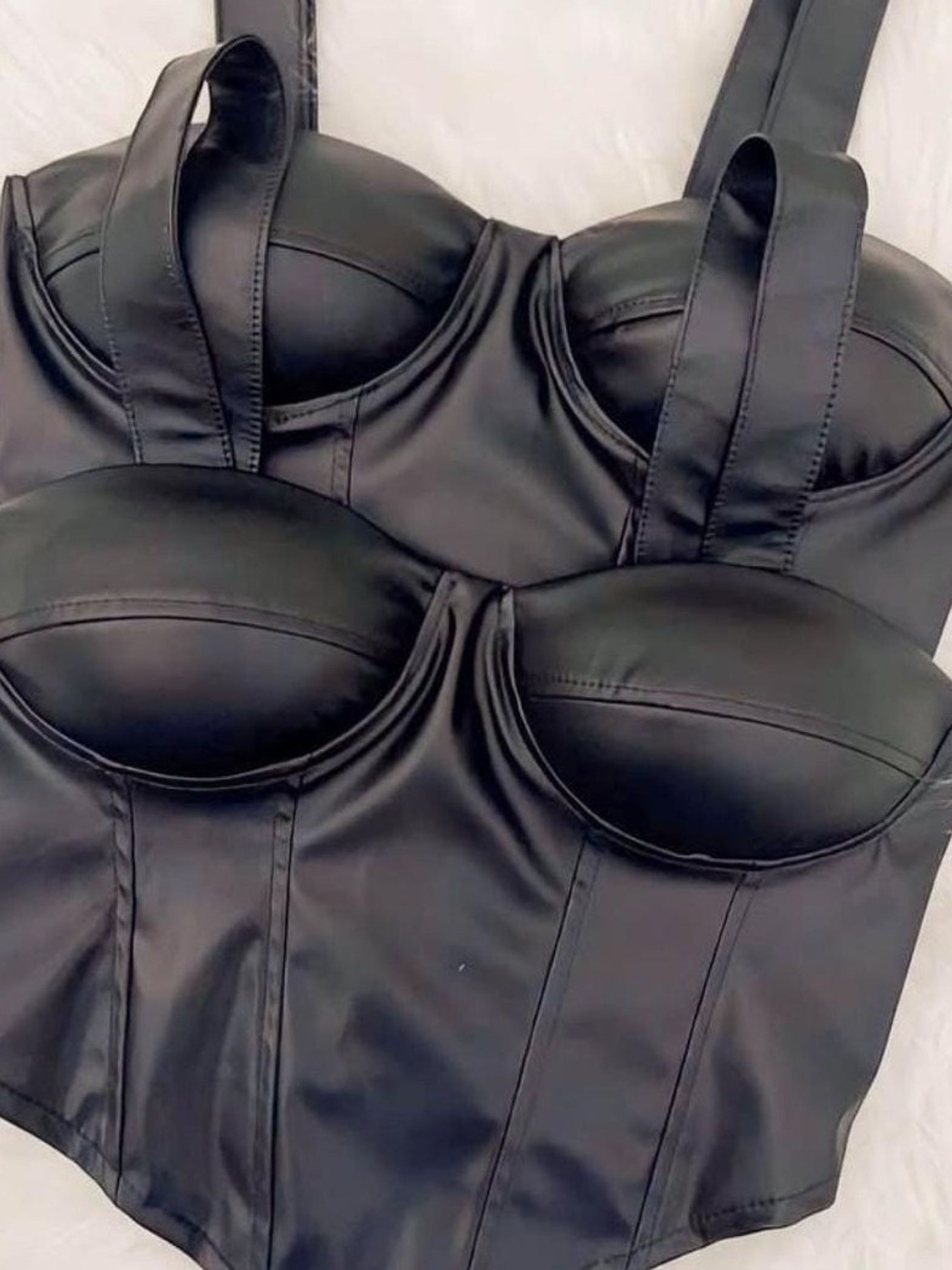 Cropped Couro Eco Moda Blogueira