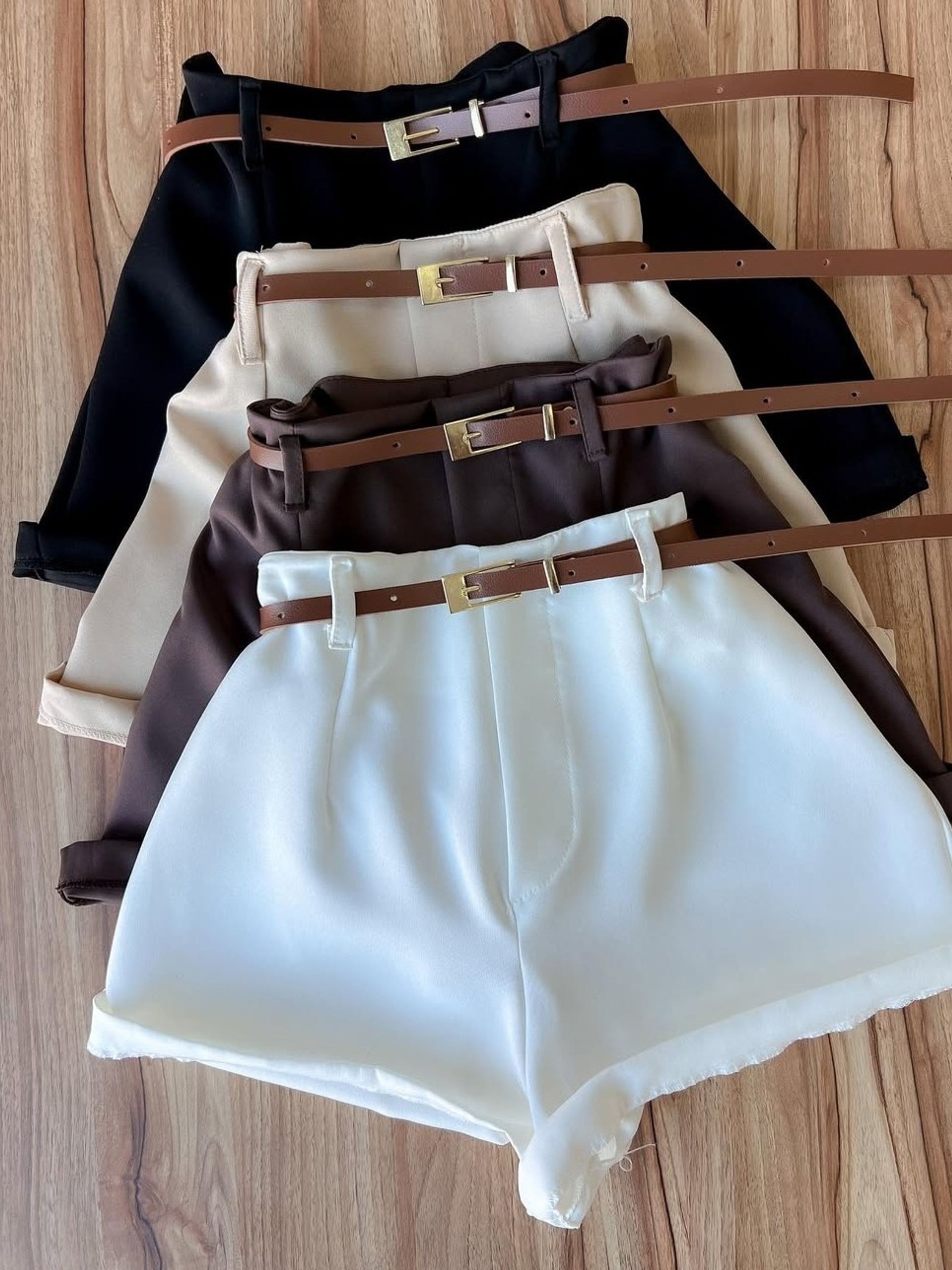 Shorts Alfaiataria Cores LISAS com Cinto Slim Moda Blogueira