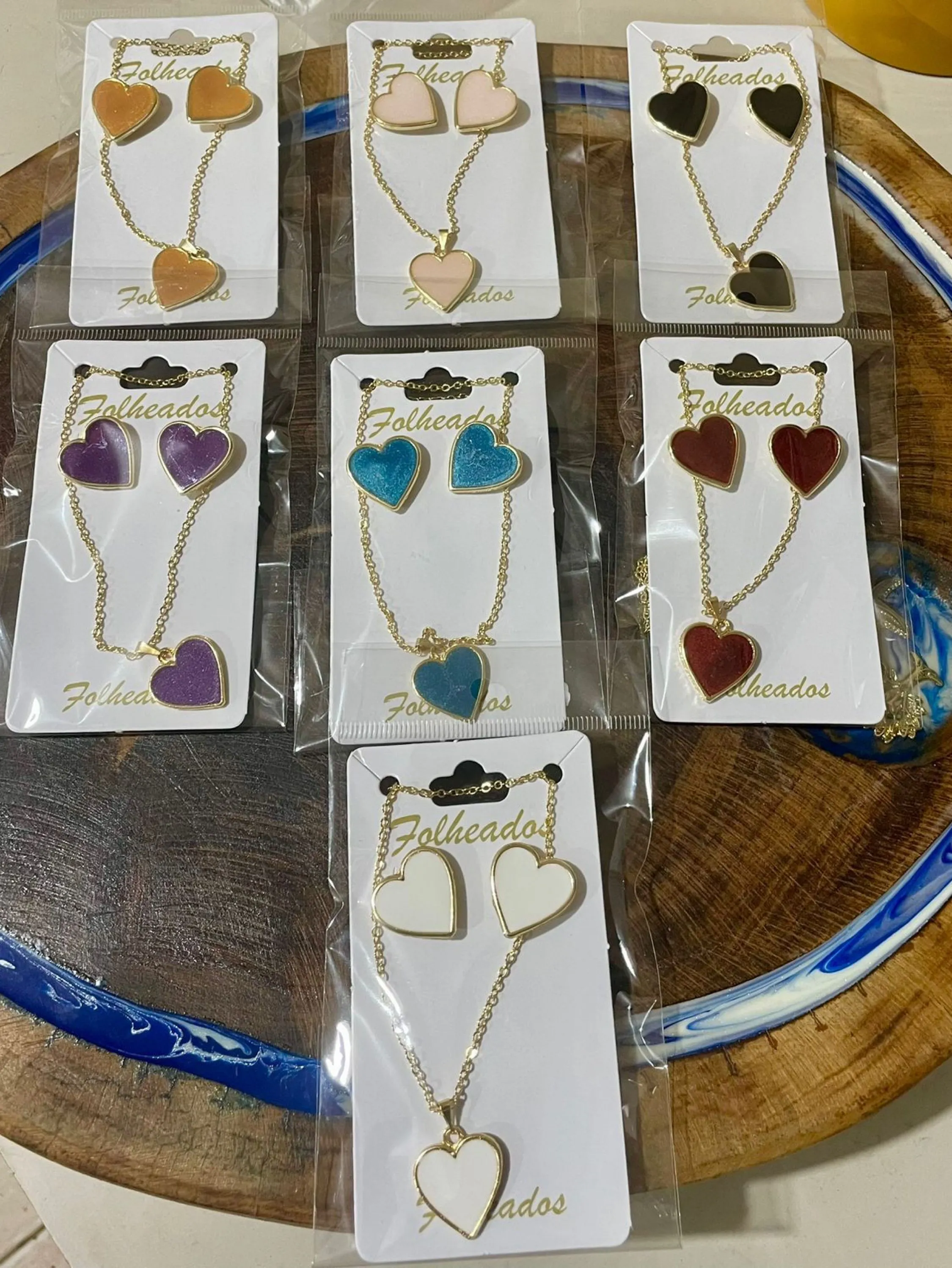 Colar de coração resinados