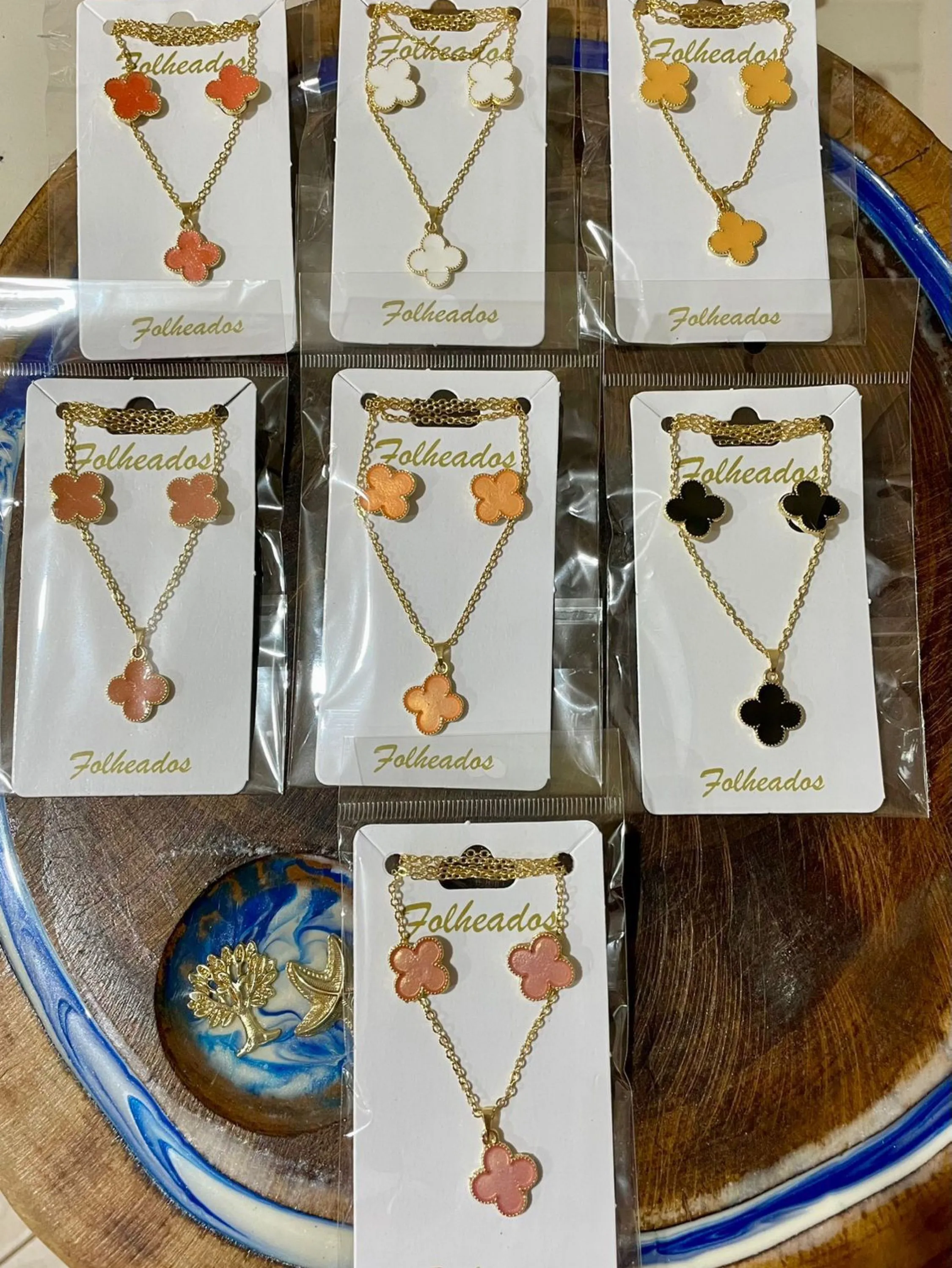 Colar de trevos resinados