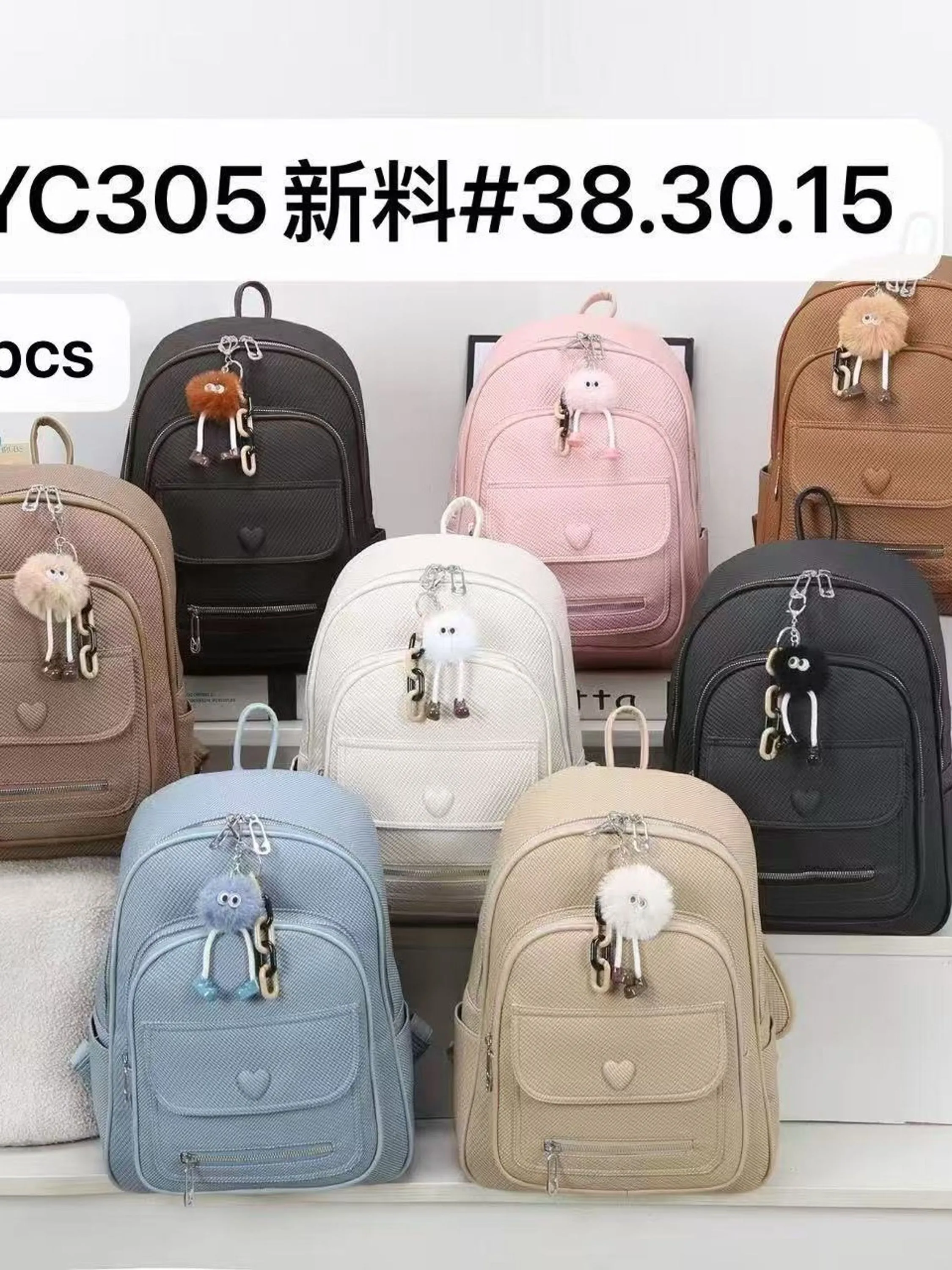 Mochila grande com pompom Feminina Oscar Bolsas Modas