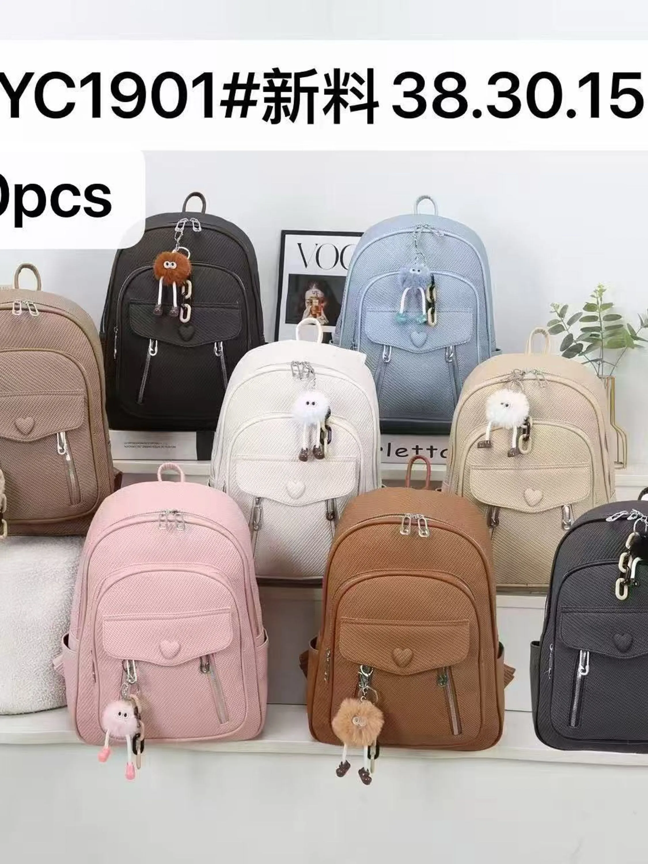 Mochila grande com pompom Feminina Oscar Bolsas Modas
