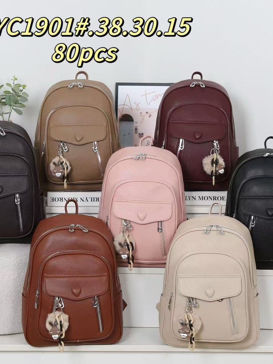 Mochila grande com pompom Feminina Oscar Bolsas Modas