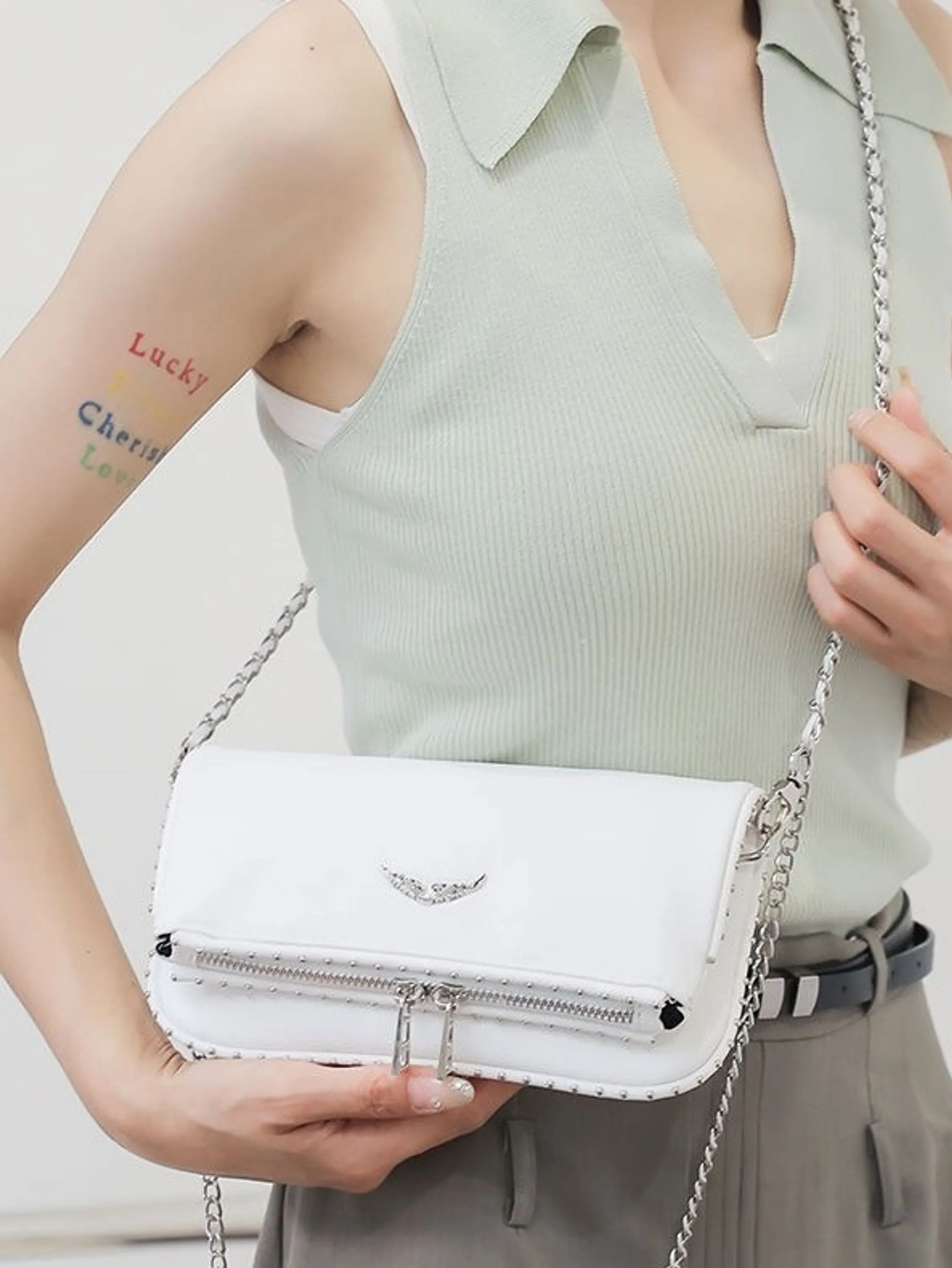 Bolsa pequena com corrente  Transversal  Oscar Bolsas Modas