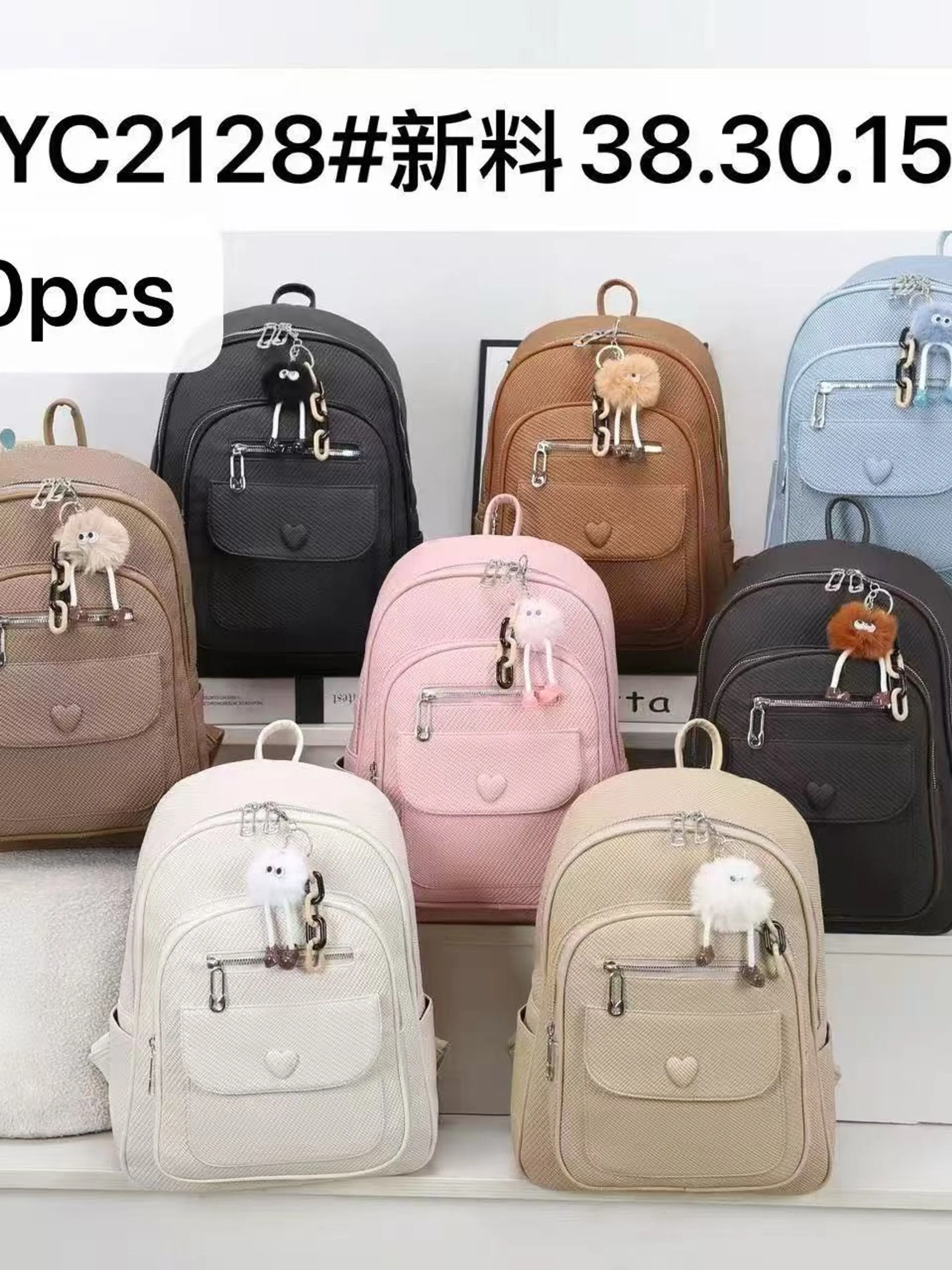 Mochila grande com pompom Feminina Oscar Bolsas Modas