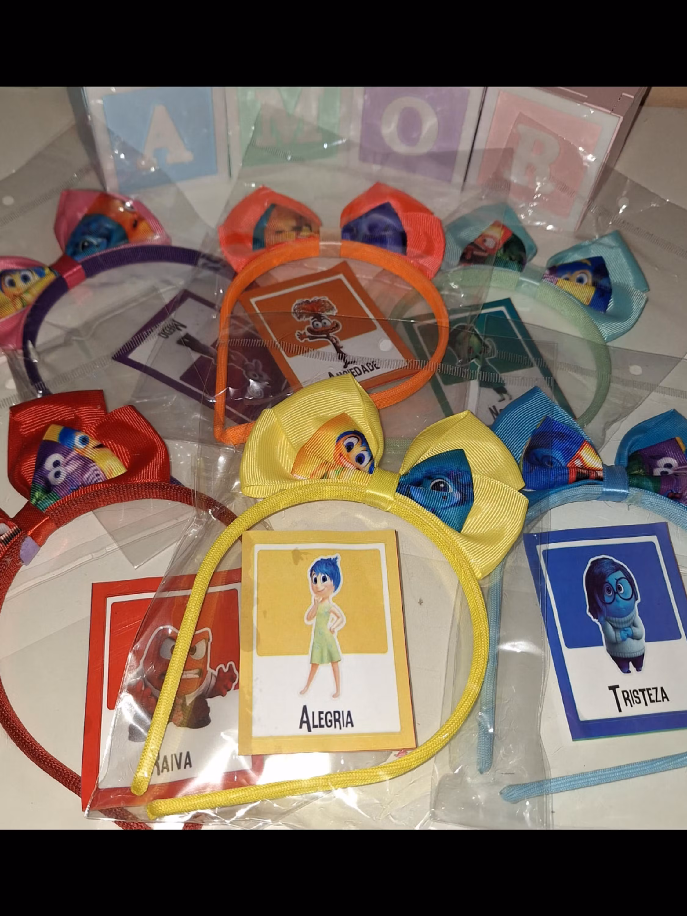 Tiara laço em pé, divertidamente