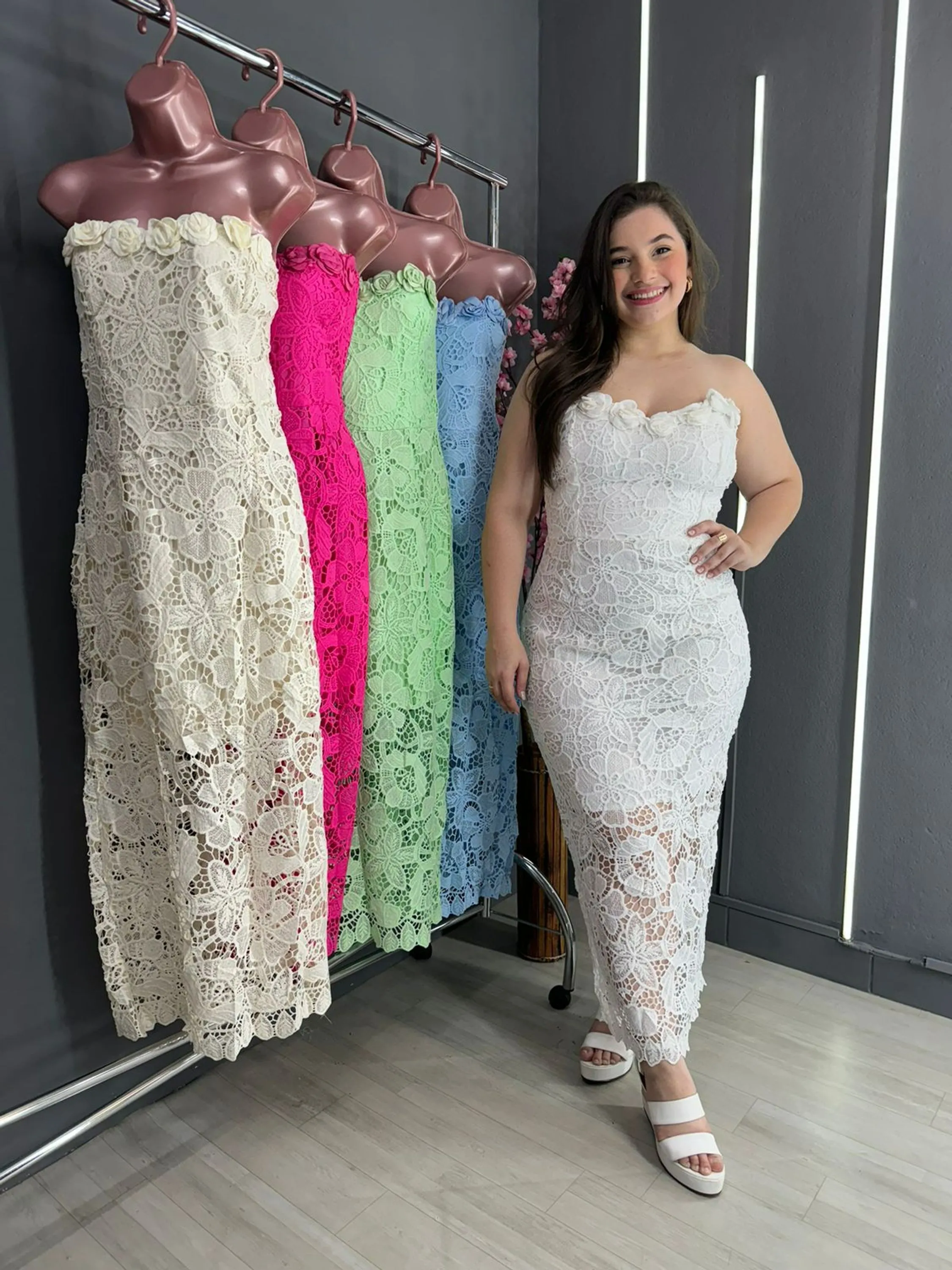 VESTIDO DE RENDA TOMARA QUE CAIA // DZ428