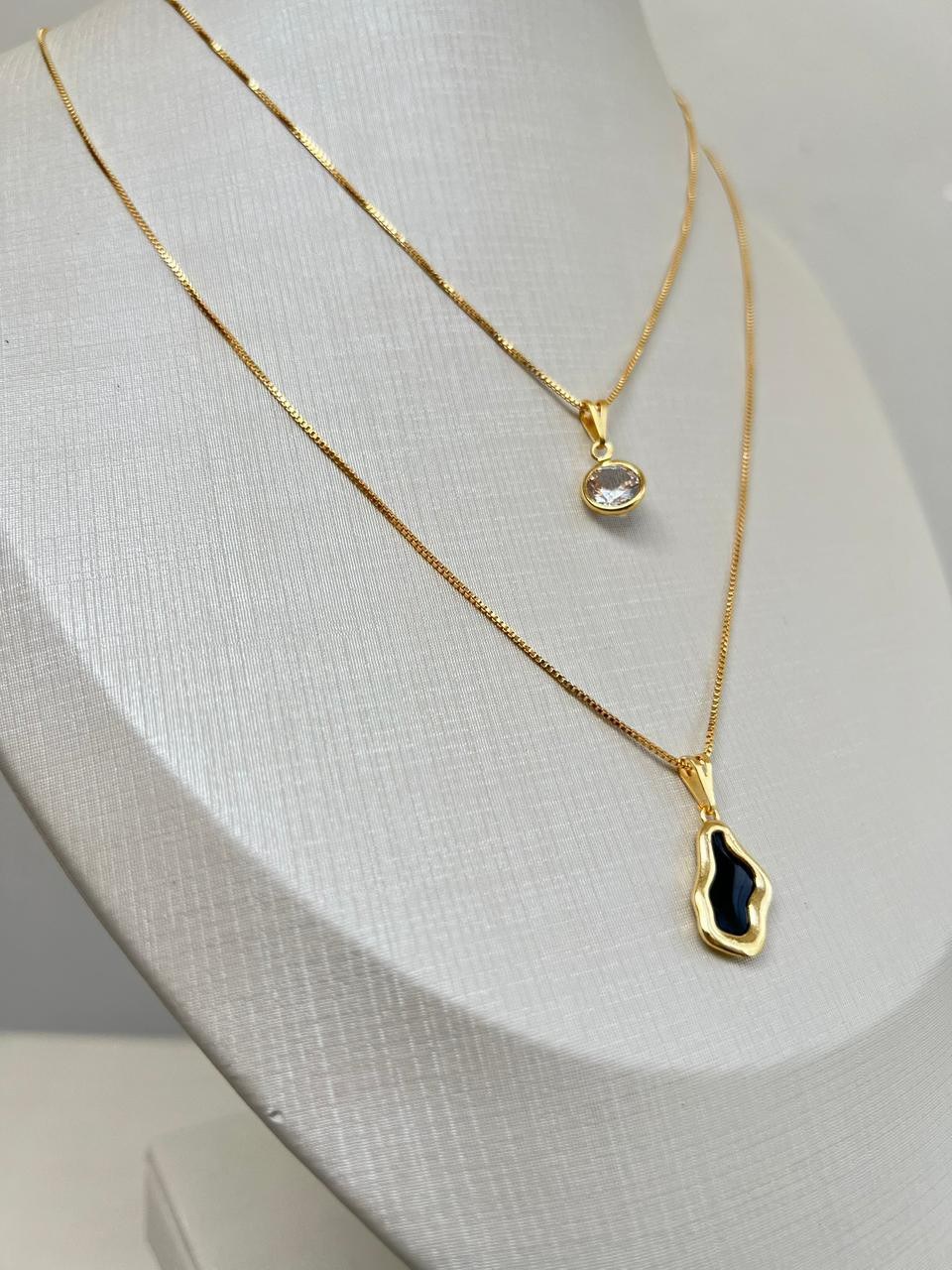 Colar duplo com pingente preto orgânico e zircônia