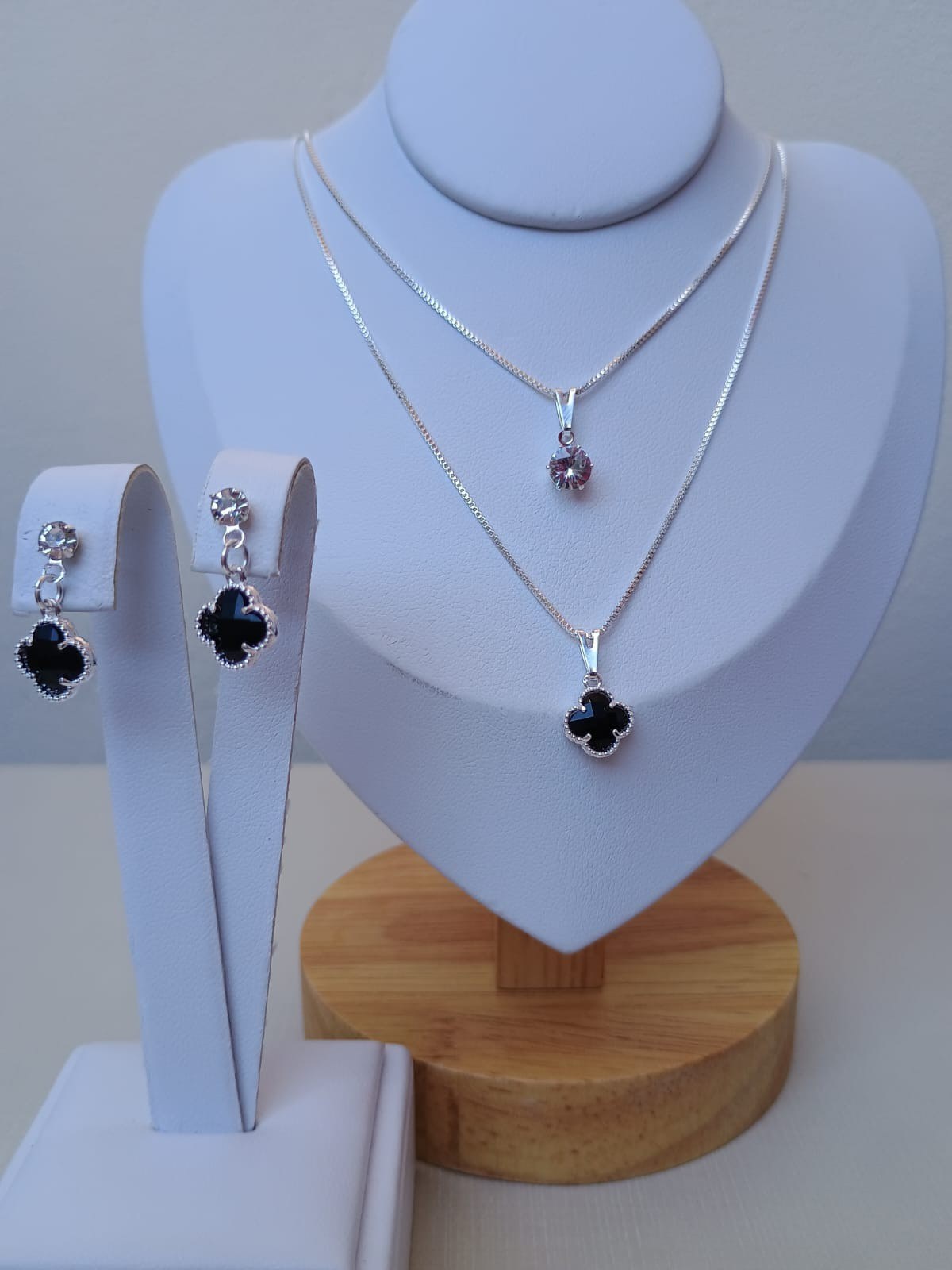 Conjunto com trevo e ponto de luz