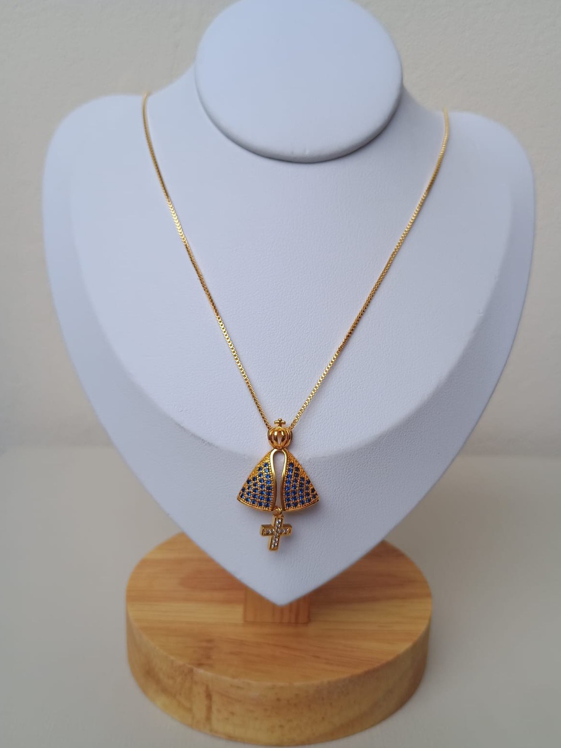 Colar com nossa senhora Aparecida e Cruz