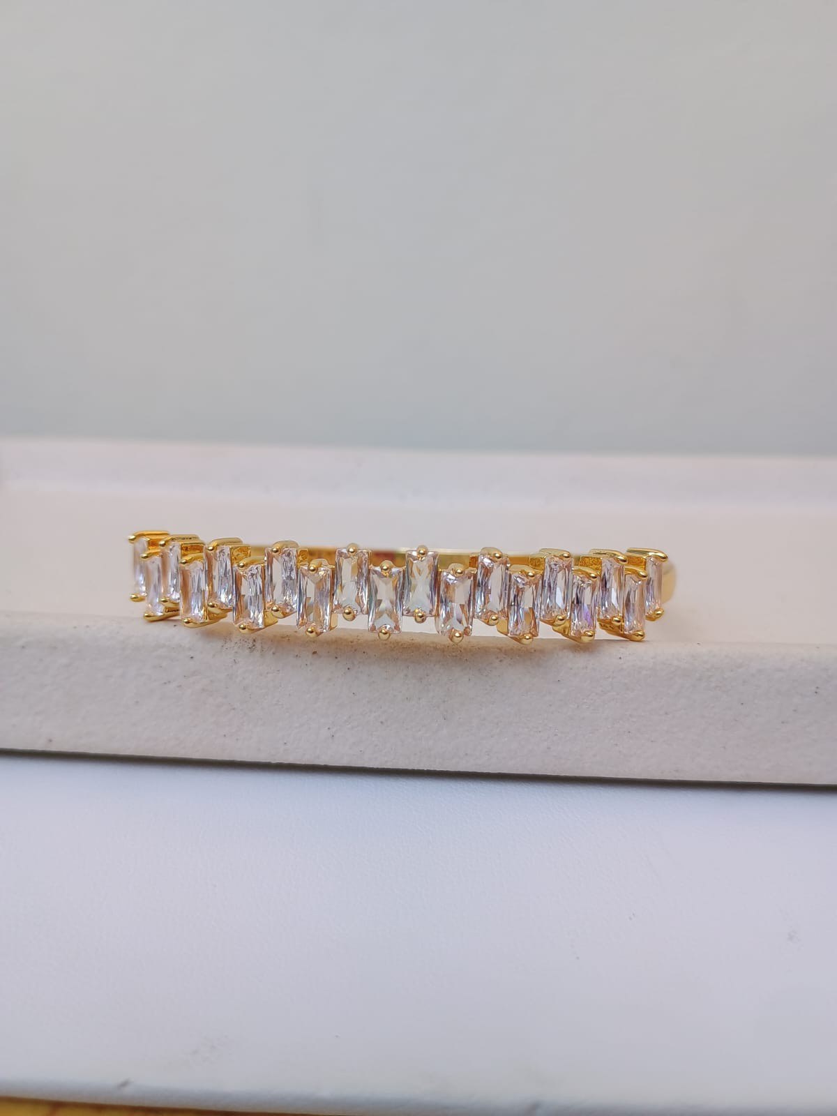 Bracelete cravejado com zircônias